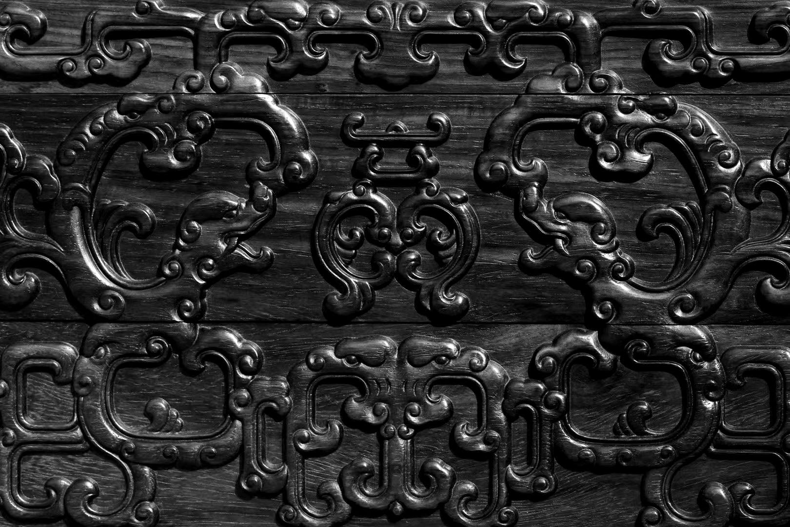 Double-layered carrying box made of rosewood/white rosewood with dragons holding longevity symbols