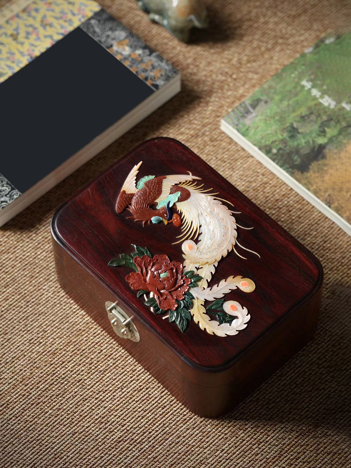 Small-leaf sandalwood tea box with phoenix and peony design