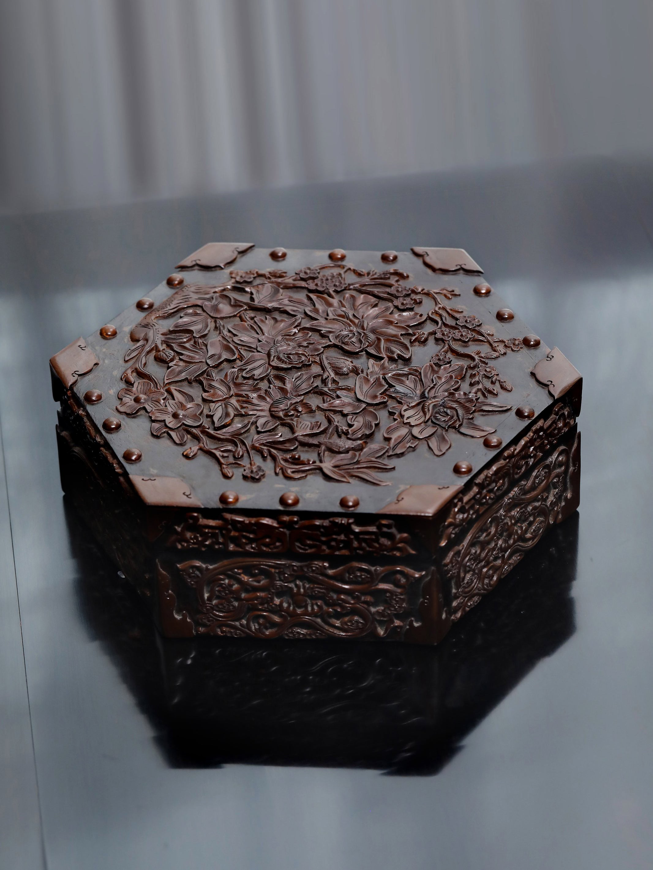 Hexagonal fruit box with hibiscus and bird pattern