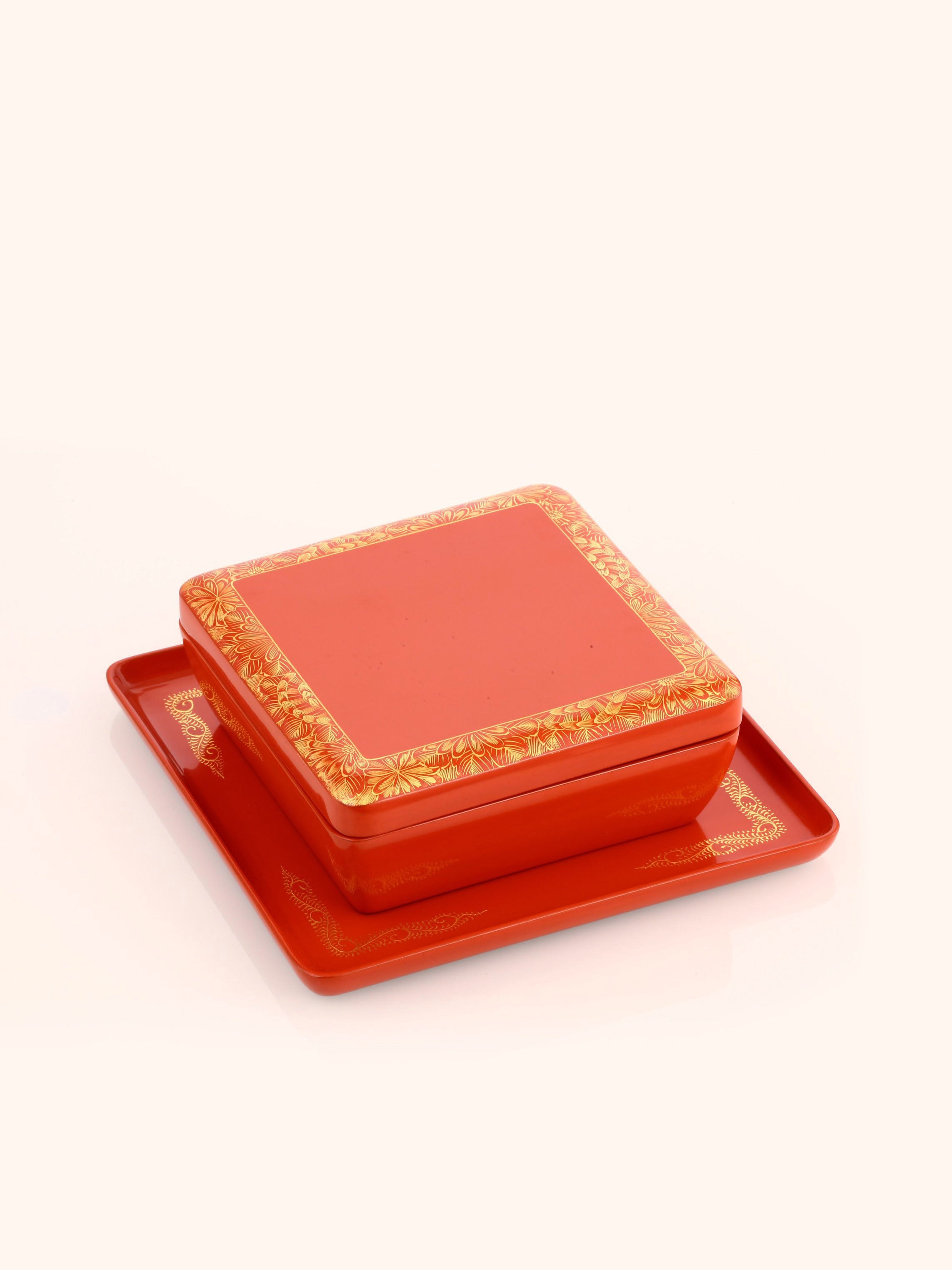 Japanese Wajima lacquerware tea box with gold leaf