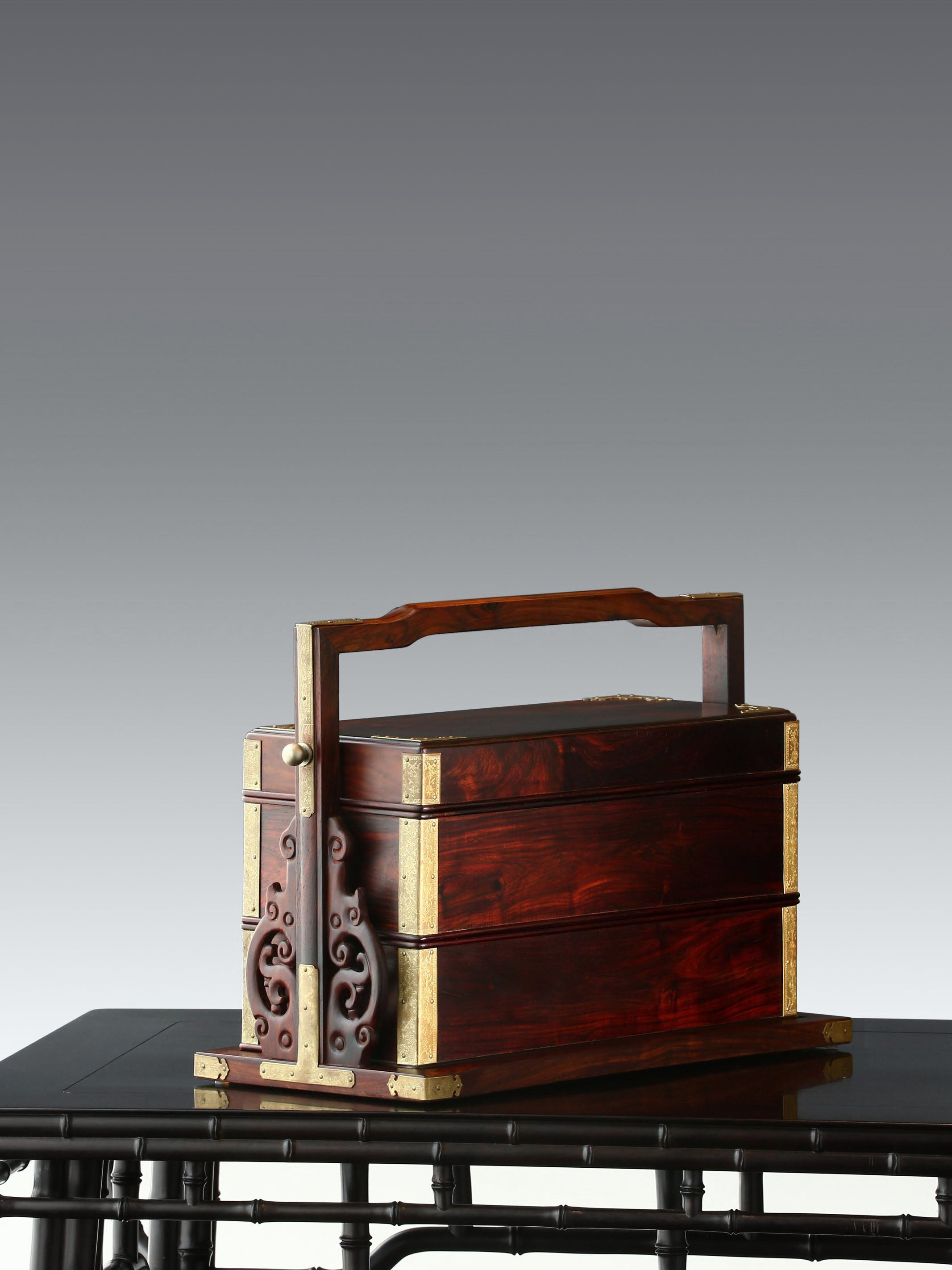 Double-layered carrying box with dragon-shaped pillar made of Dalbergia cochinchinensis