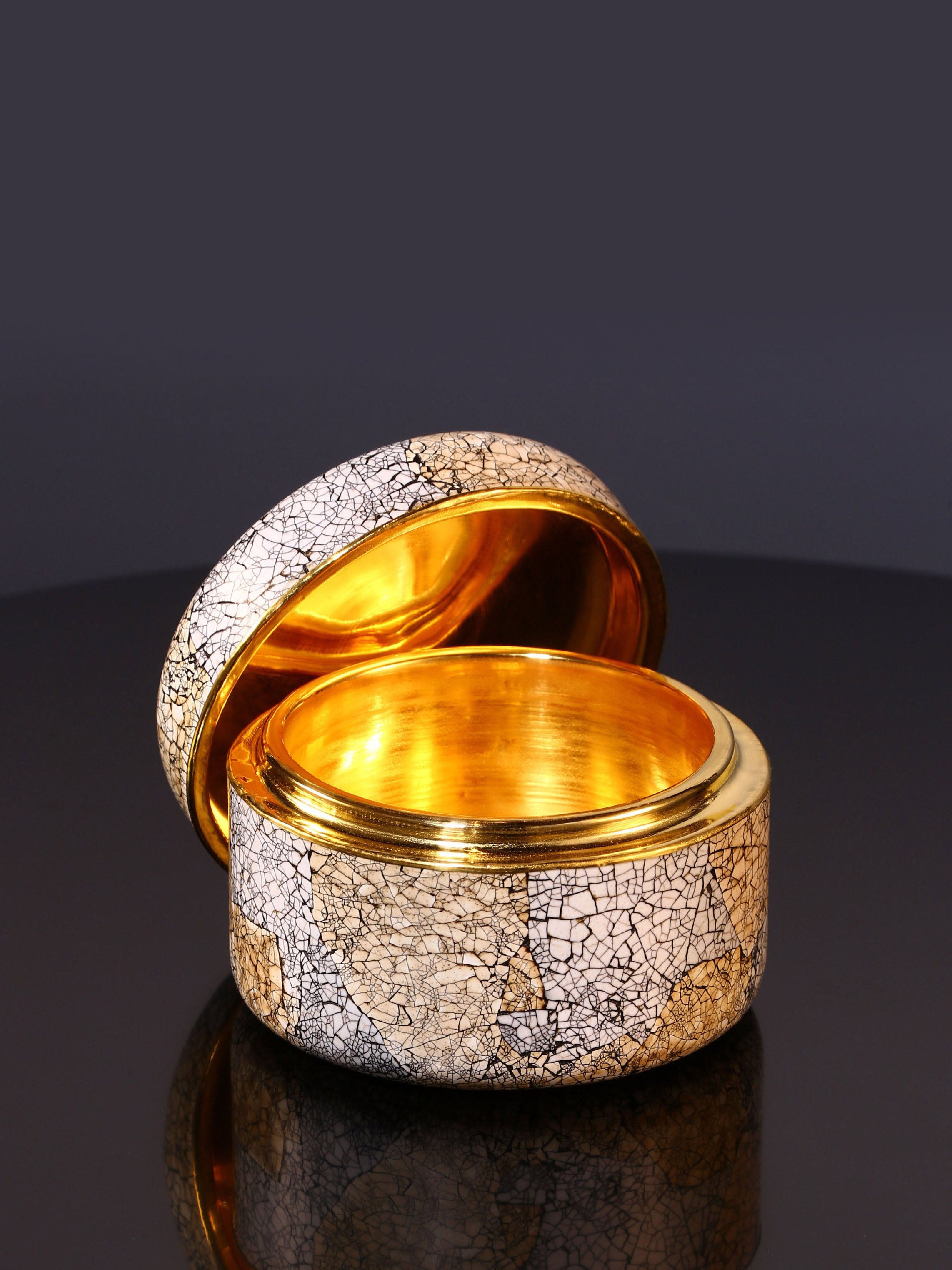 Lacquered Eggshell Tea Dates