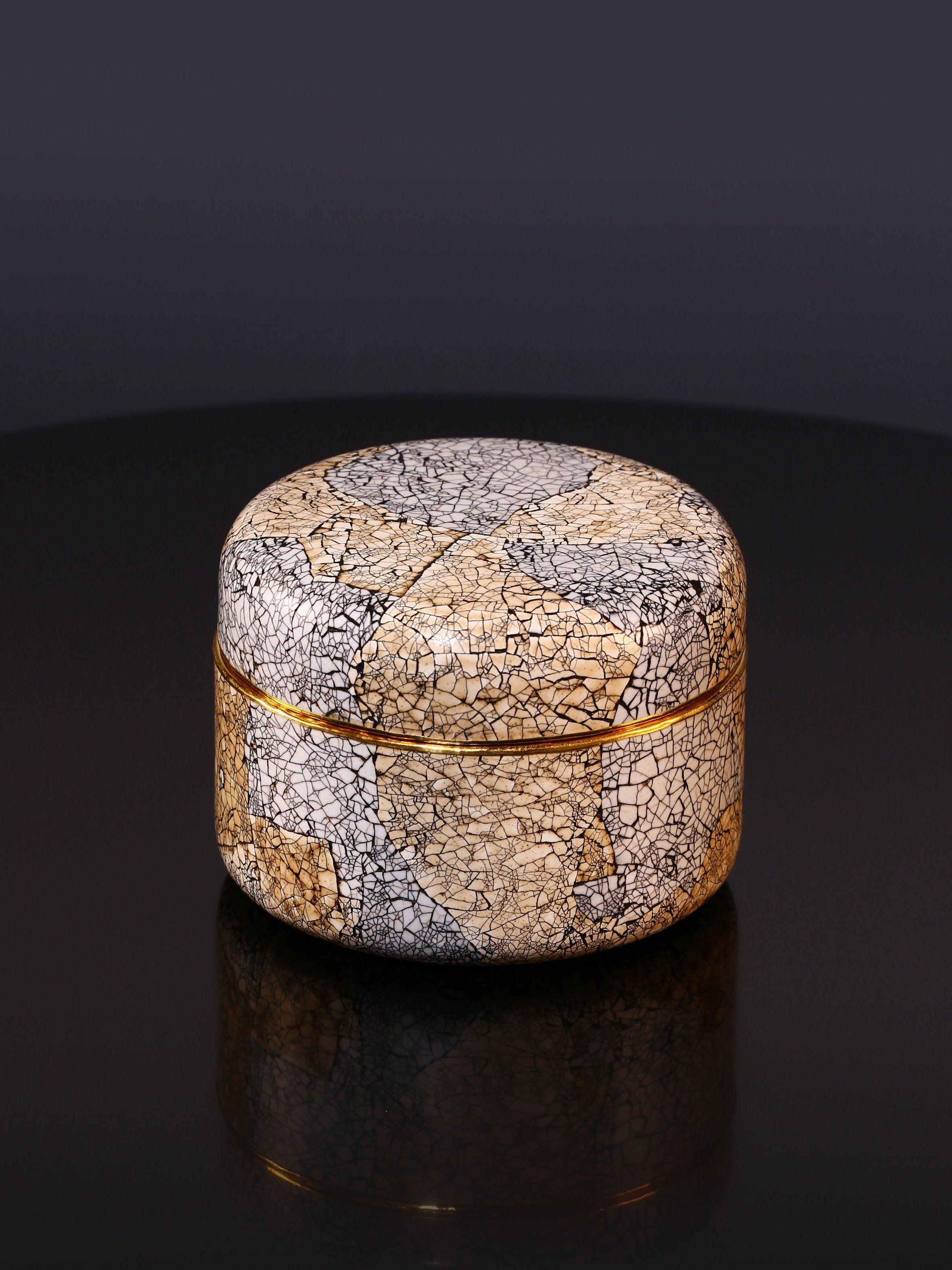 Lacquered Eggshell Tea Dates