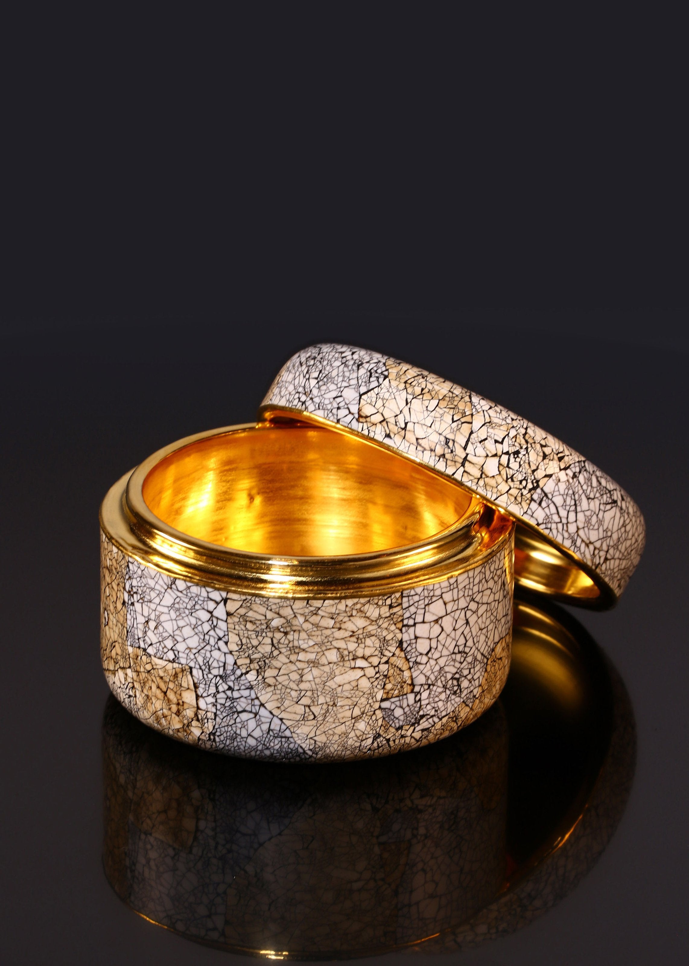 Lacquered Eggshell Tea Dates