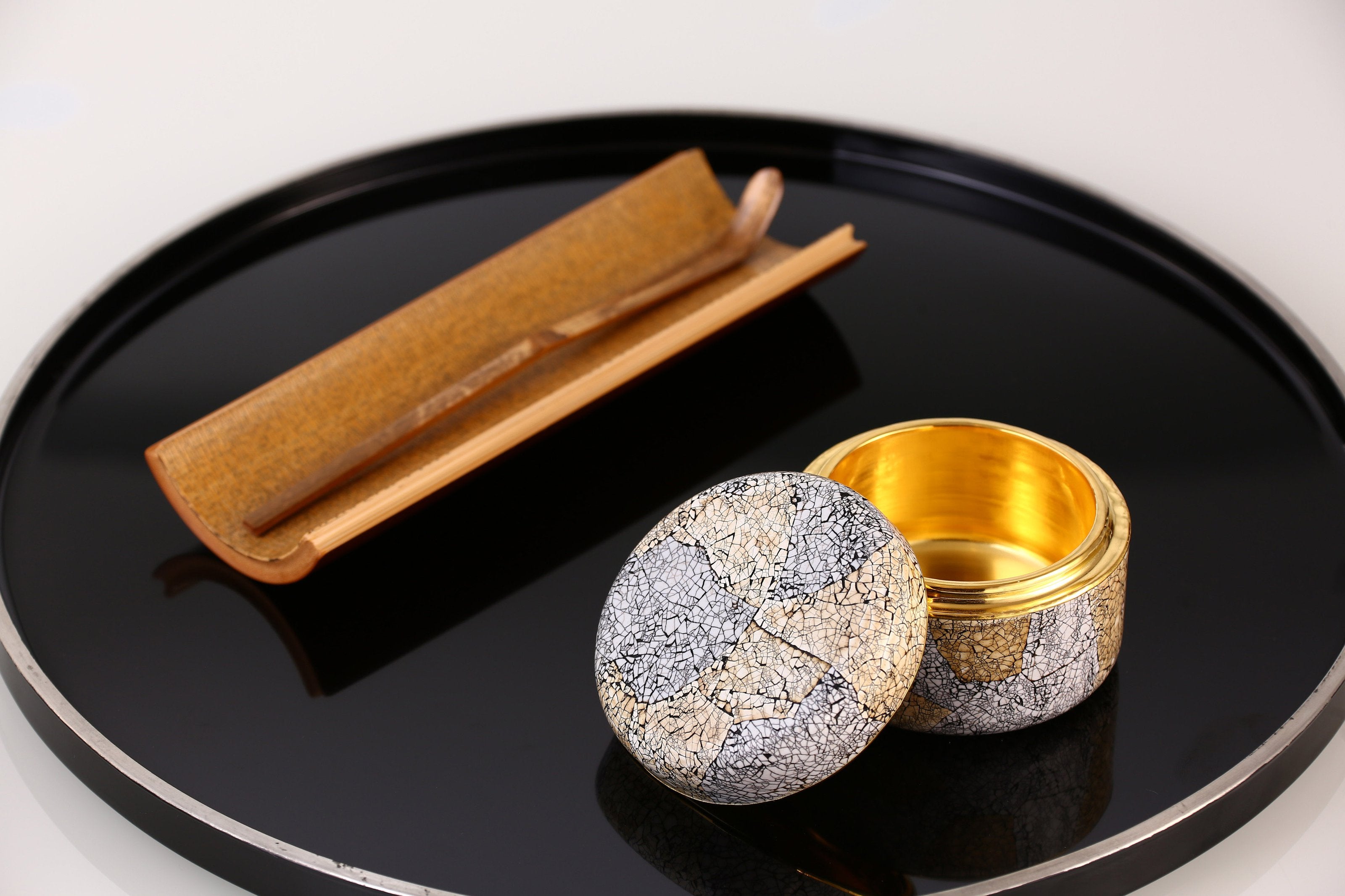 Lacquered Eggshell Tea Dates