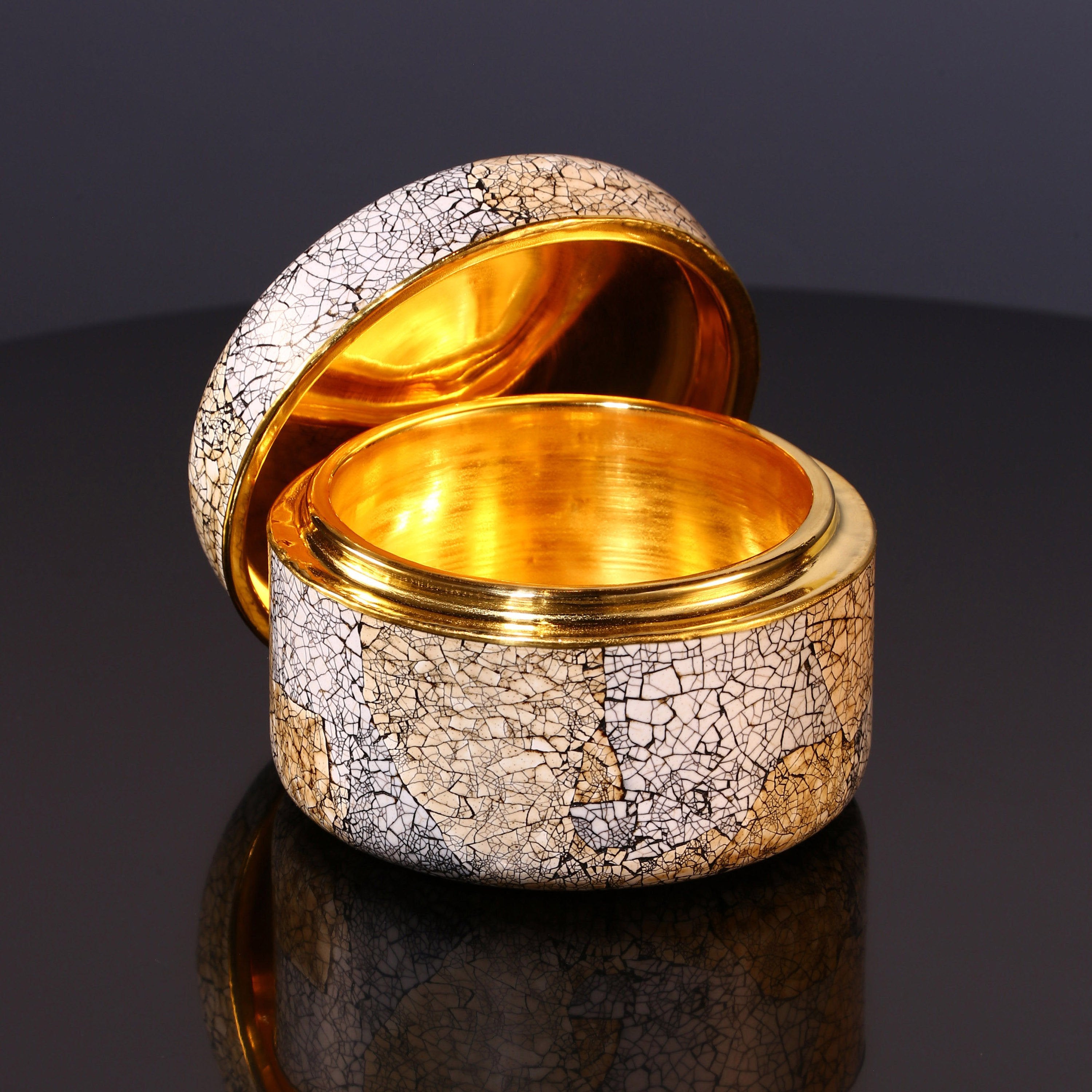 Lacquered Eggshell Tea Dates