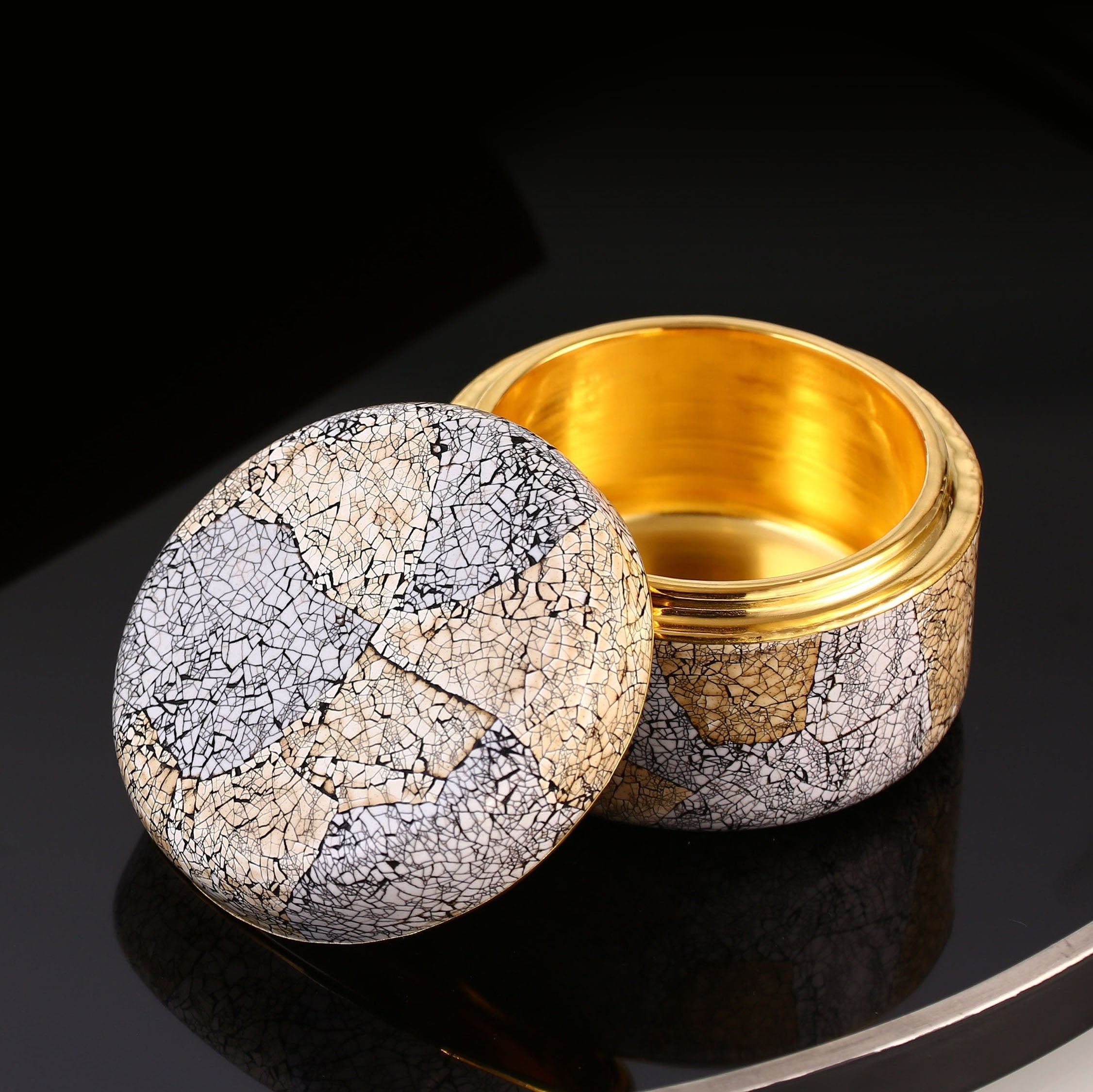 Lacquered Eggshell Tea Dates