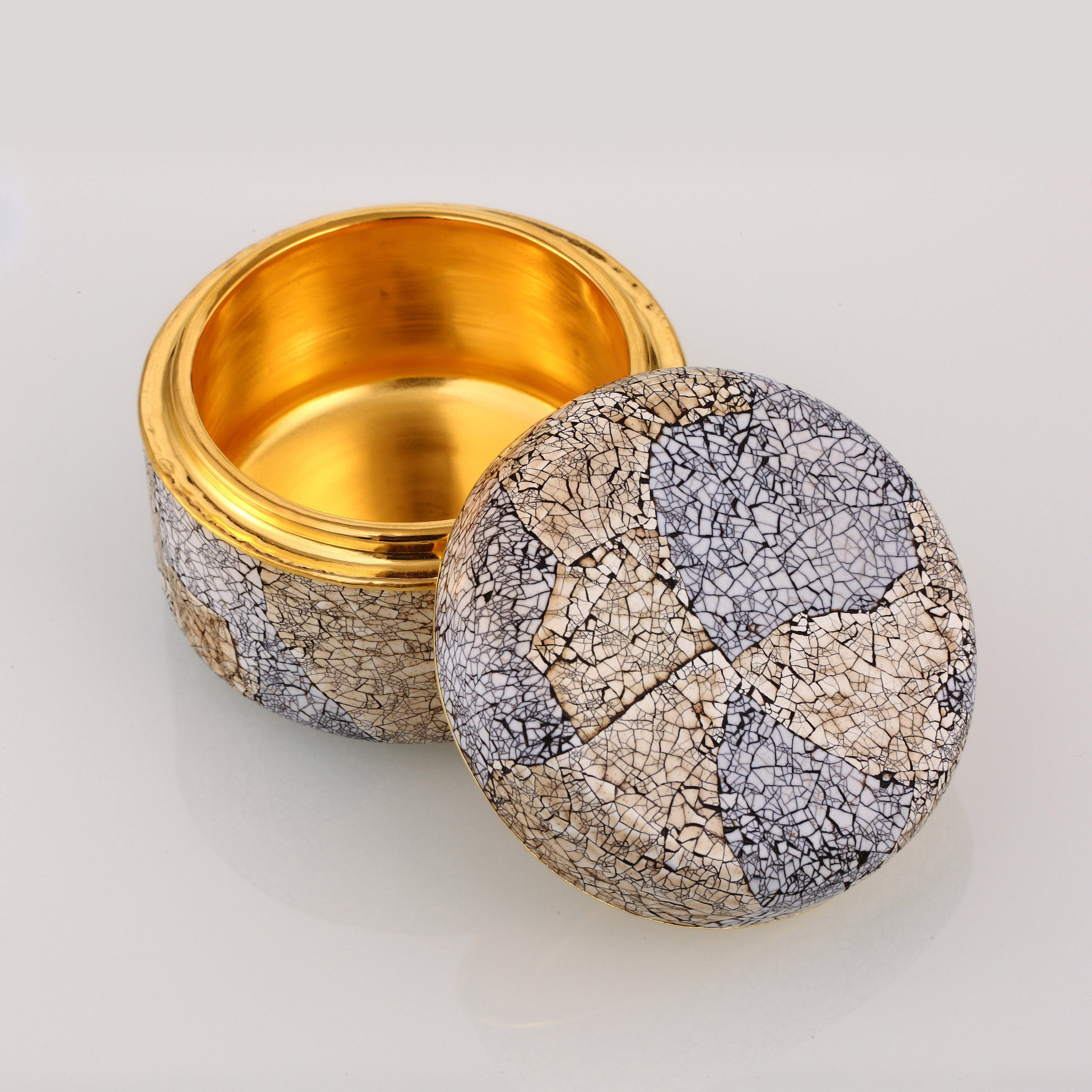 Lacquered Eggshell Tea Dates