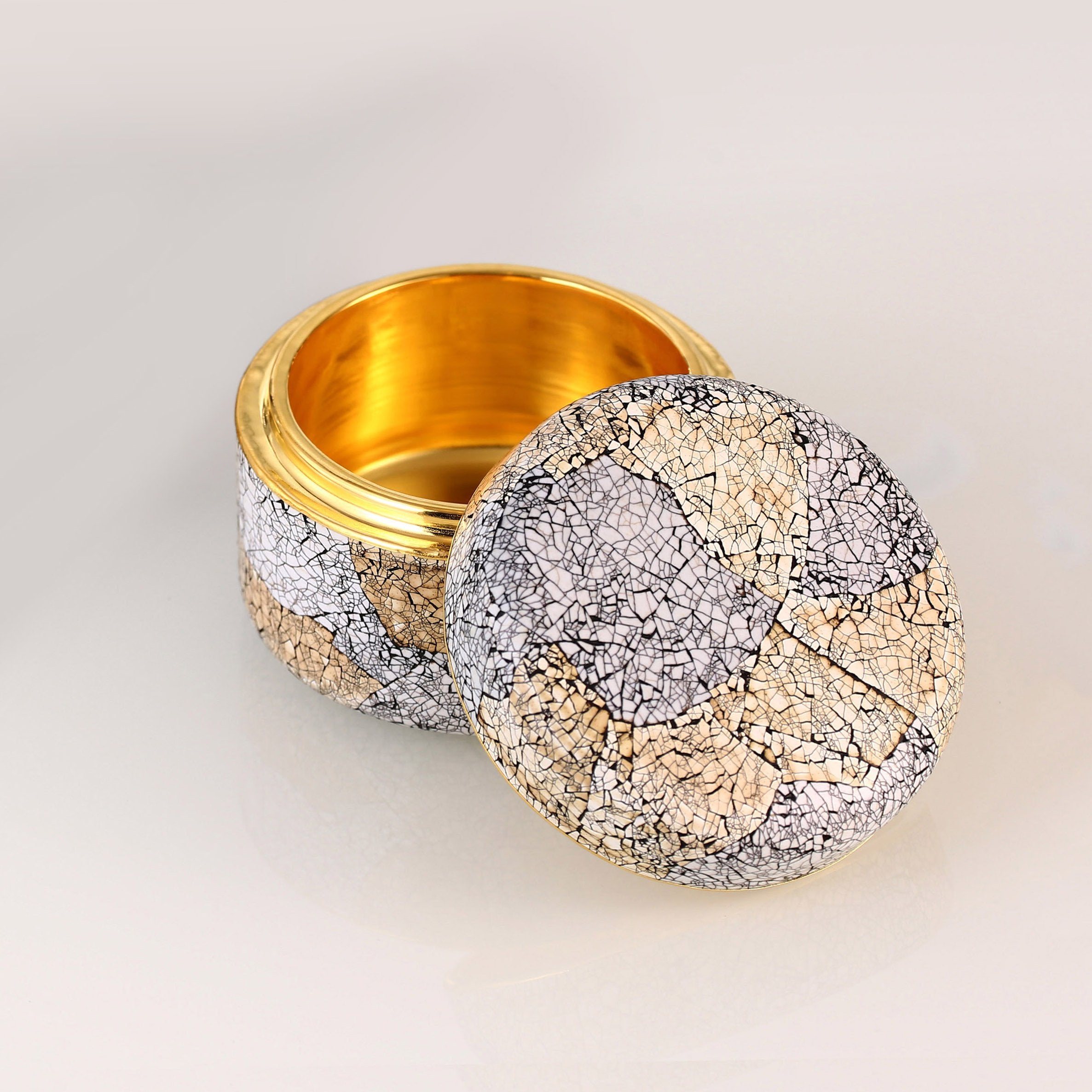 Lacquered Eggshell Tea Dates