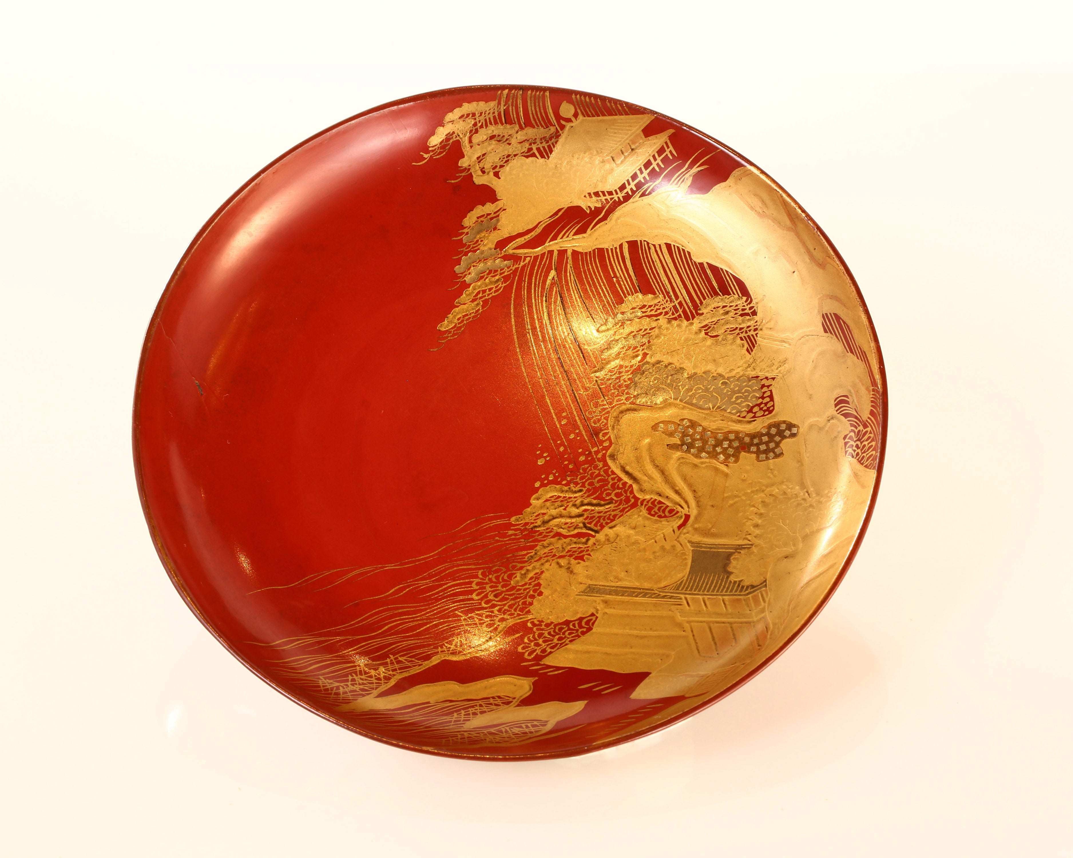 Japanese lacquer gold maki-e tea box and saucer