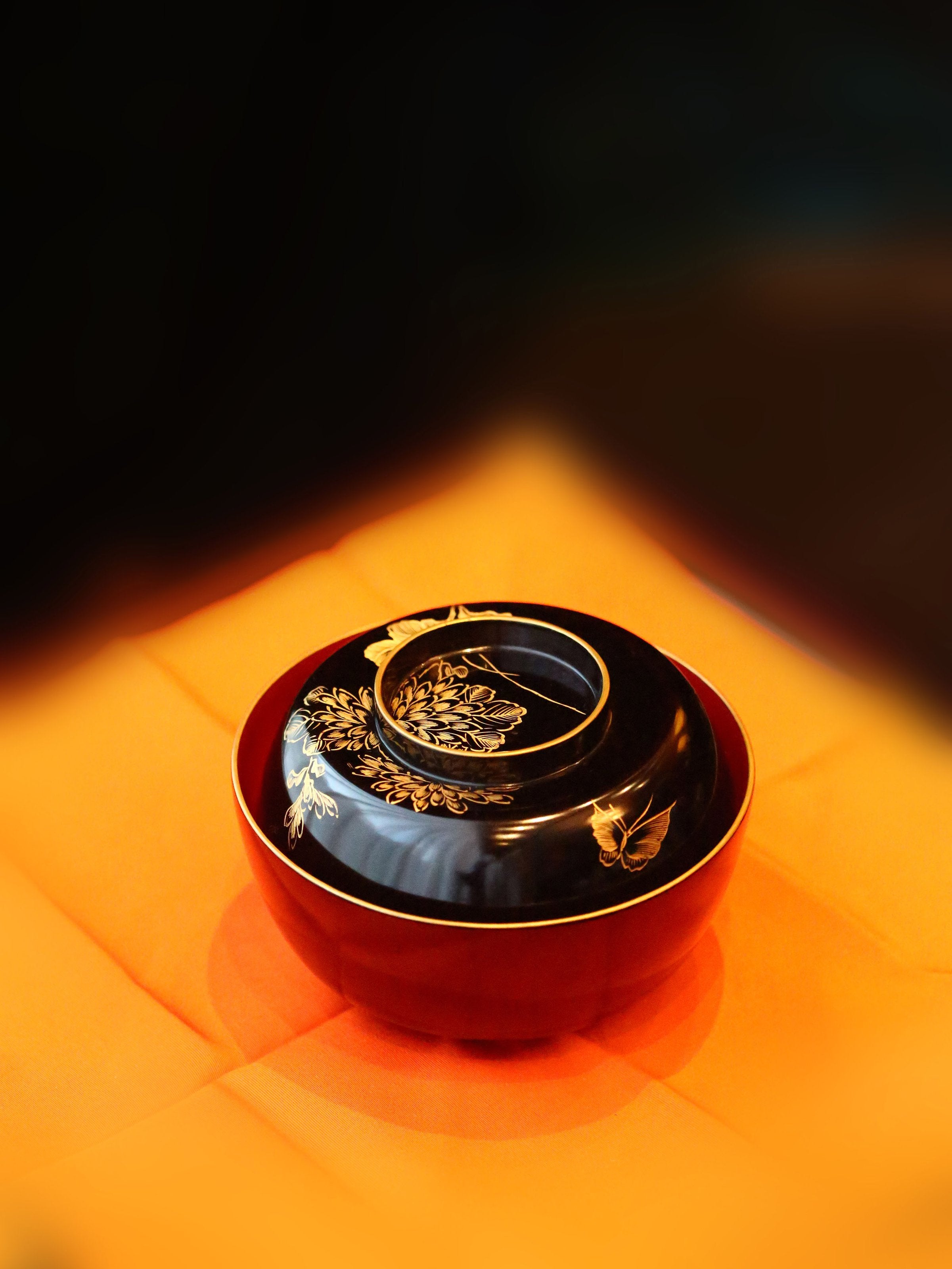 Two lacquered and gold-plated covered bowls