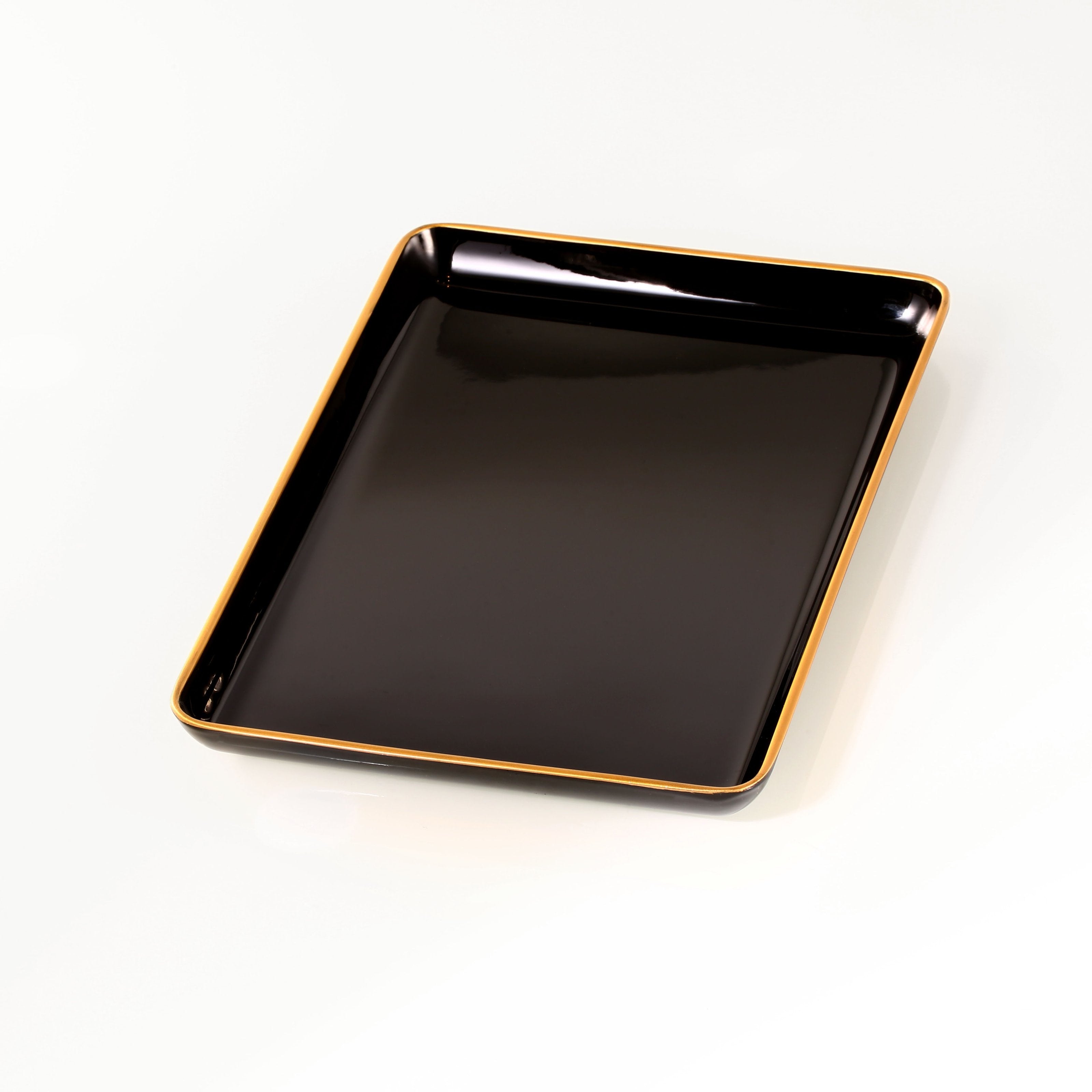 Lacquered and gold-decorated tea tray