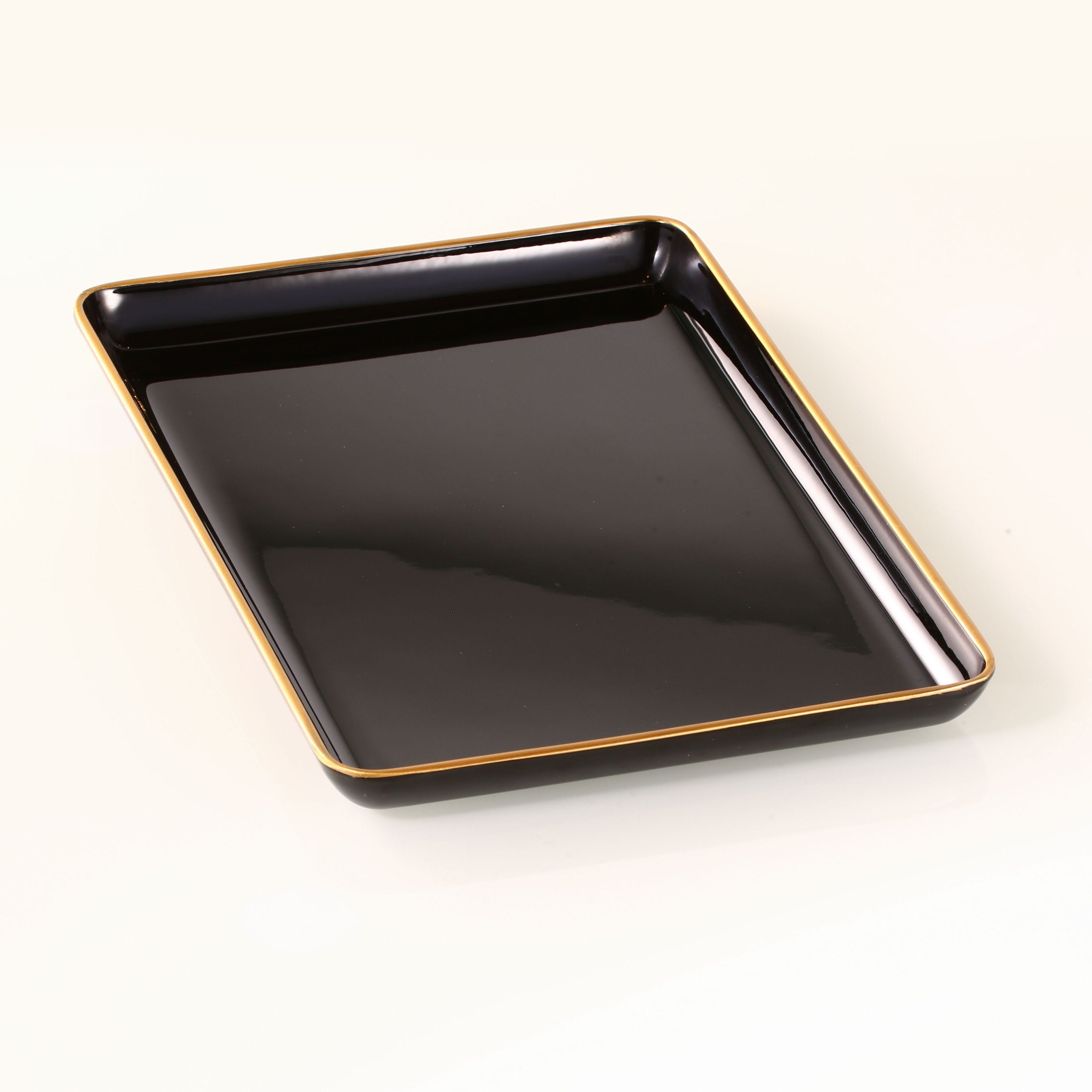 Lacquered and gold-decorated tea tray