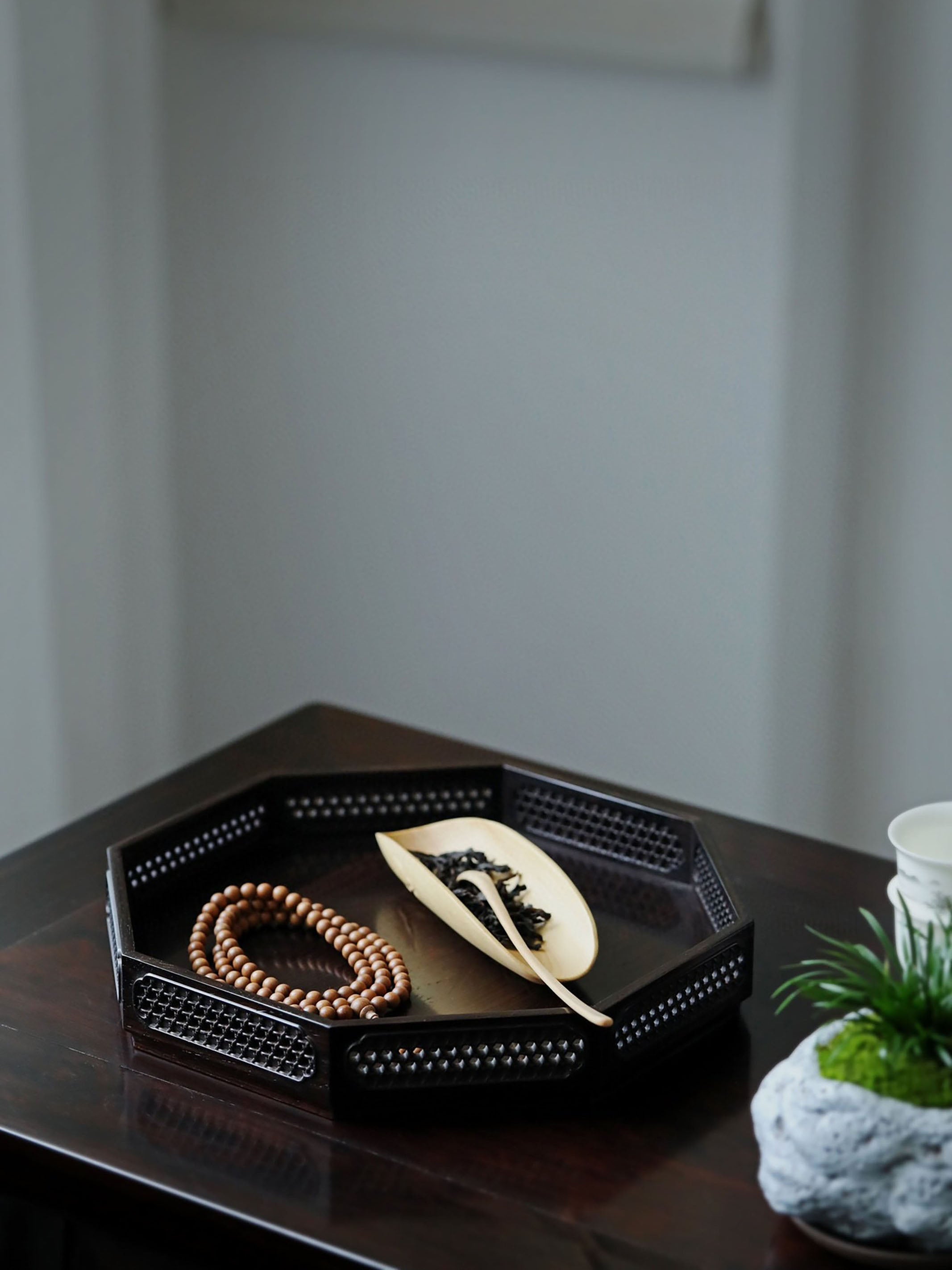 Purple sandalwood woven window lattice pattern octagonal tea tray