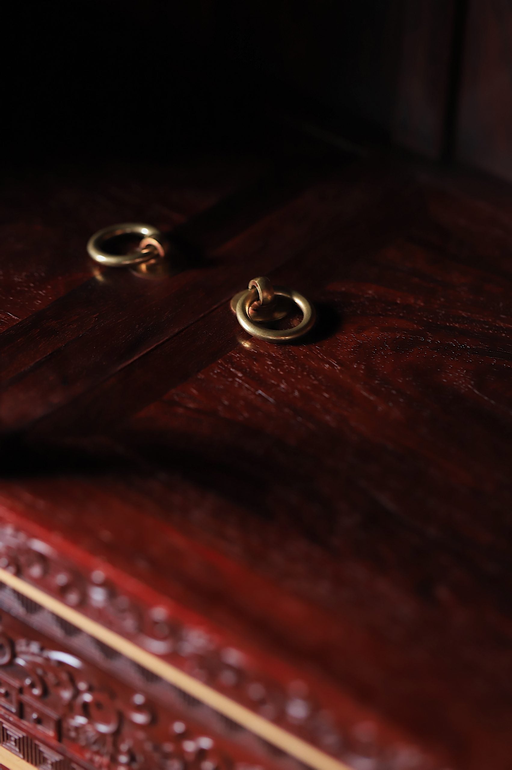 Small-leaf rosewood/Zambian rosewood fully carved antique pattern table and cabinet
