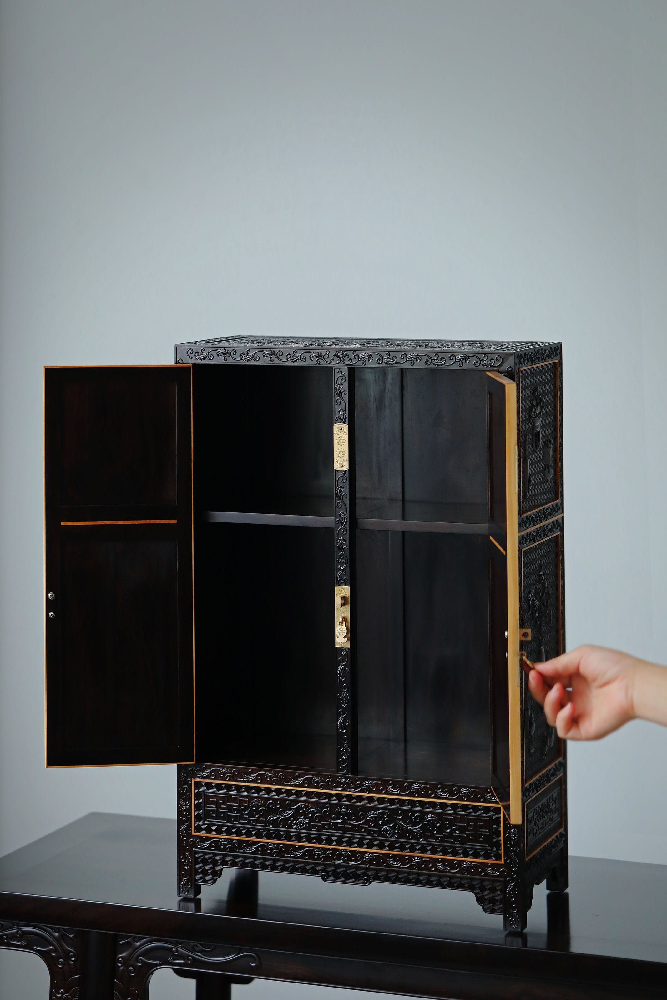 Purple sandalwood carved antique pattern table cabinet