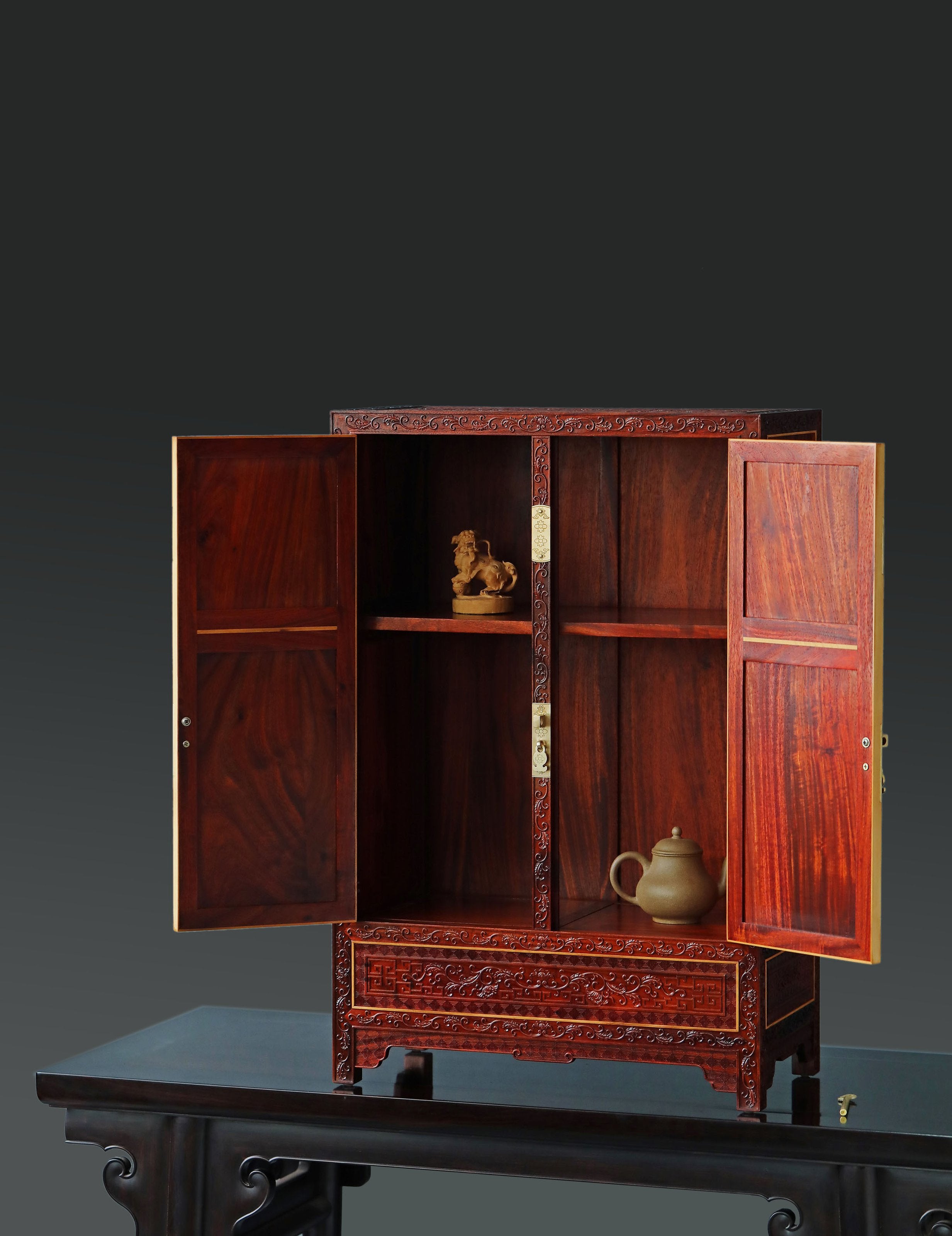 Small-leaf rosewood/Zambian rosewood fully carved antique pattern table and cabinet