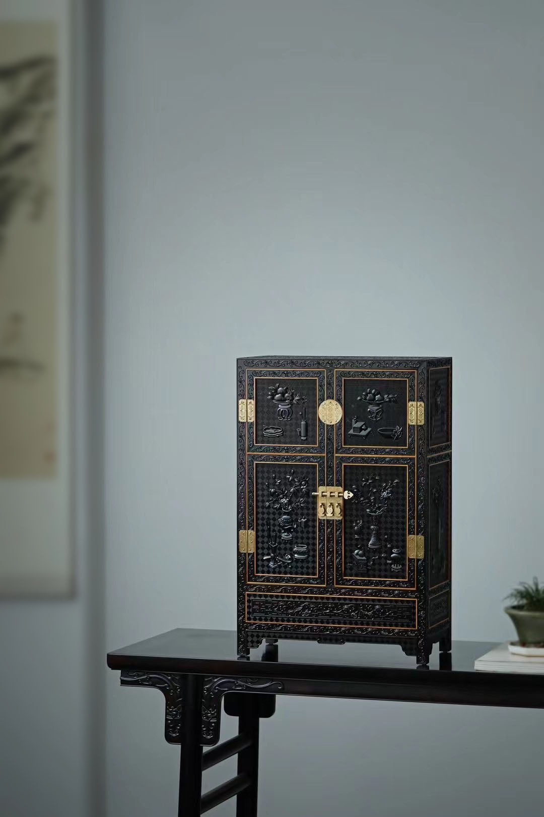 Purple sandalwood carved antique pattern table cabinet