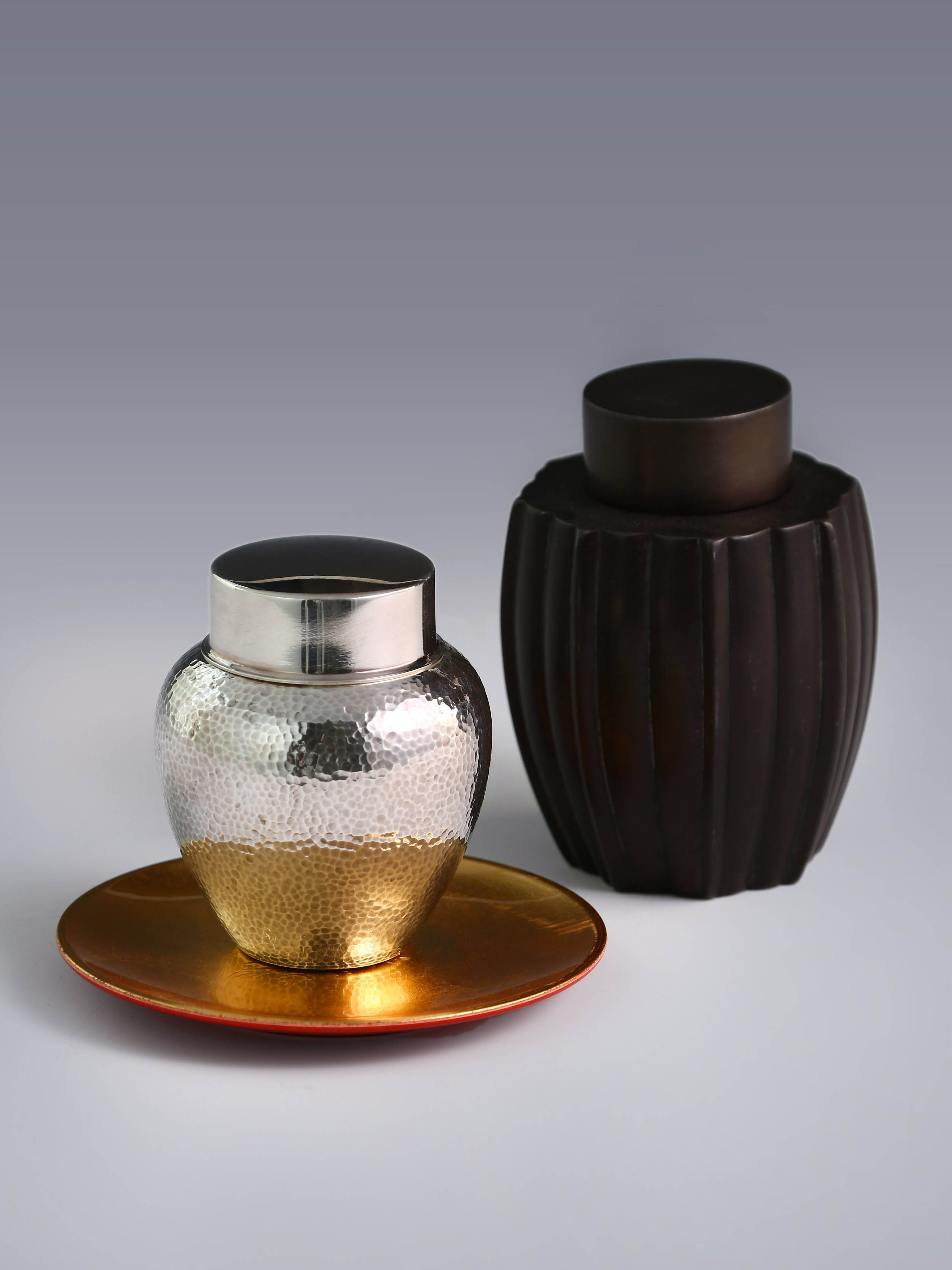 Dayatang pure silver hammered tea canister and pure tin ribbed antique tea canister