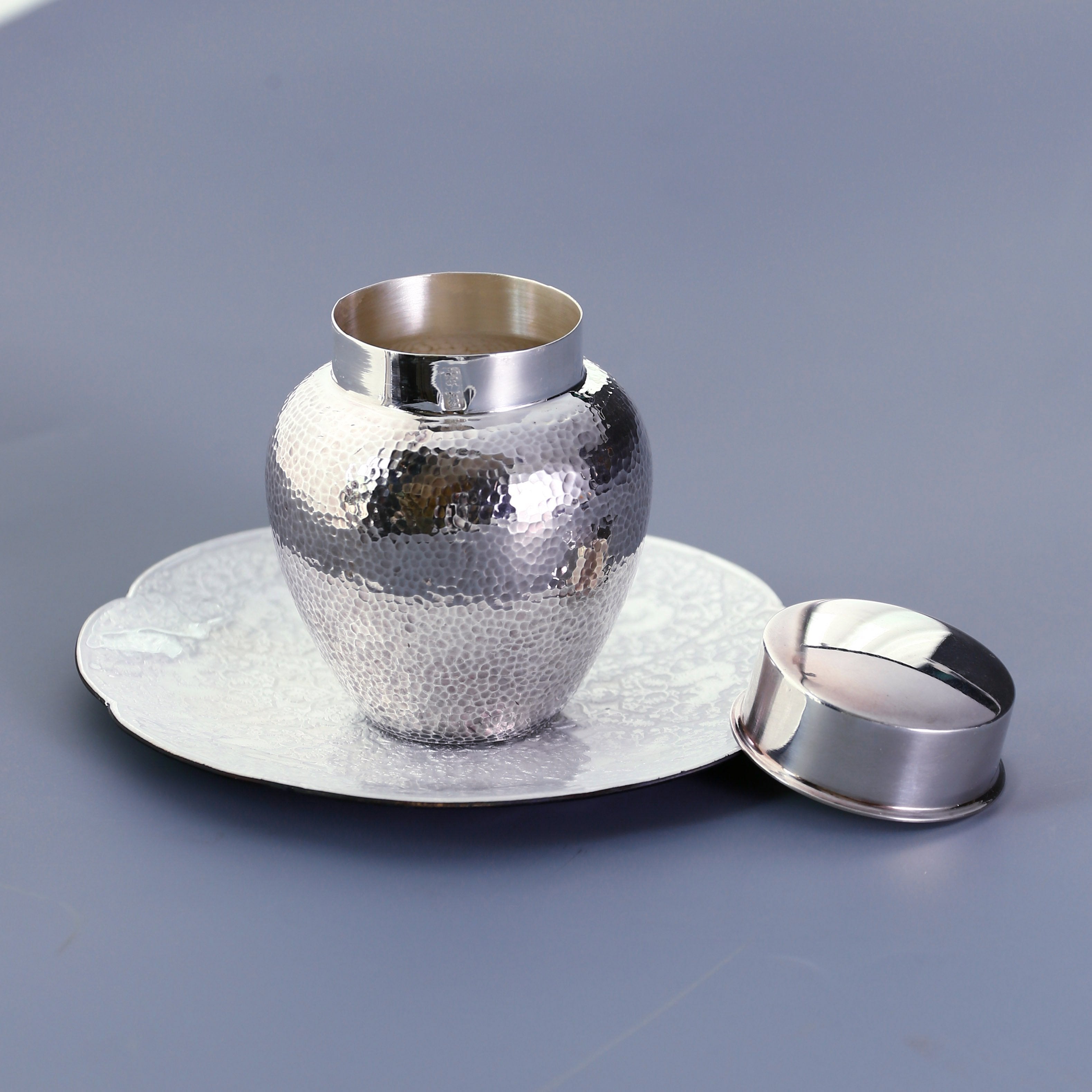 Dayatang pure silver hammered tea canister and pure tin ribbed antique tea canister