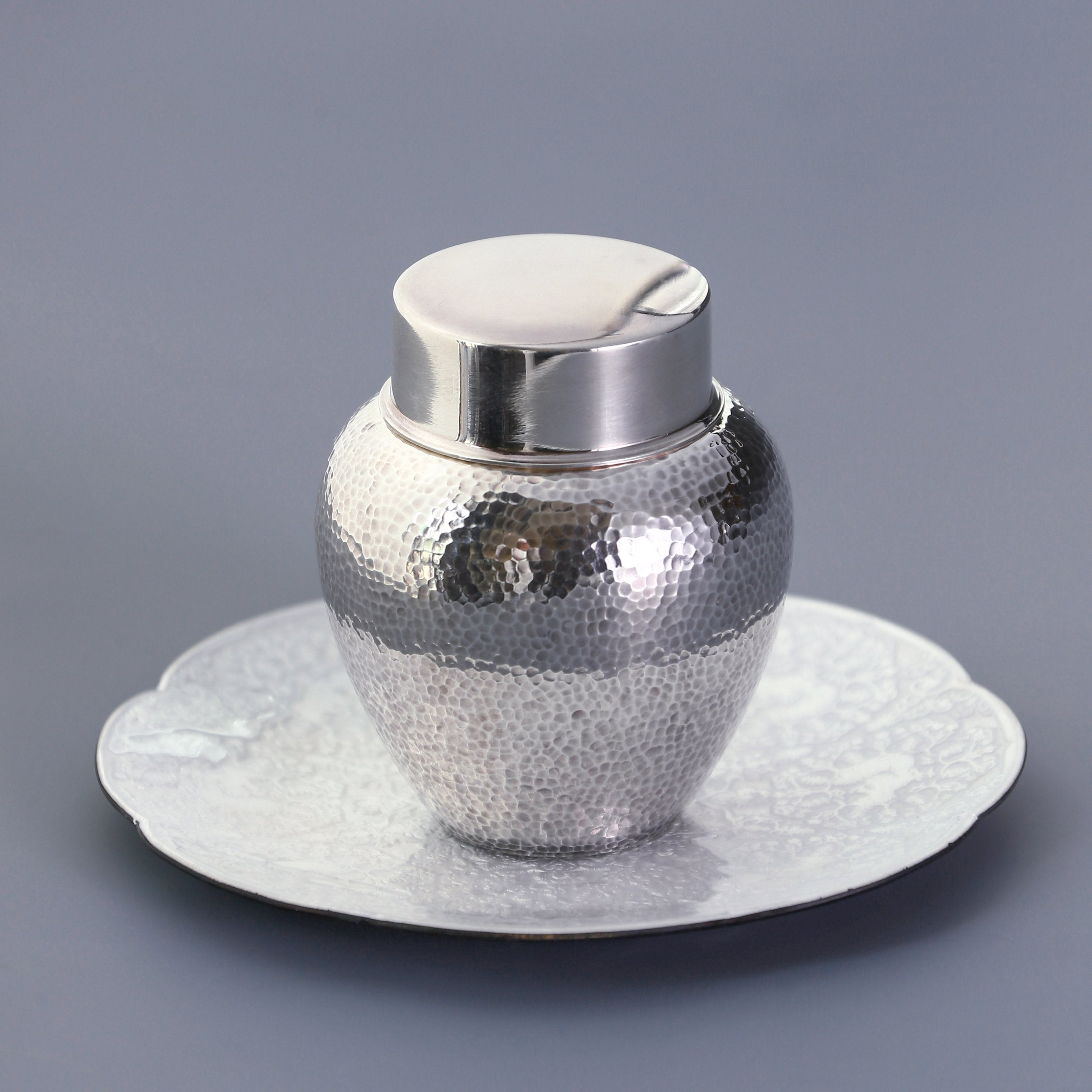 Dayatang pure silver hammered tea canister and pure tin ribbed antique tea canister