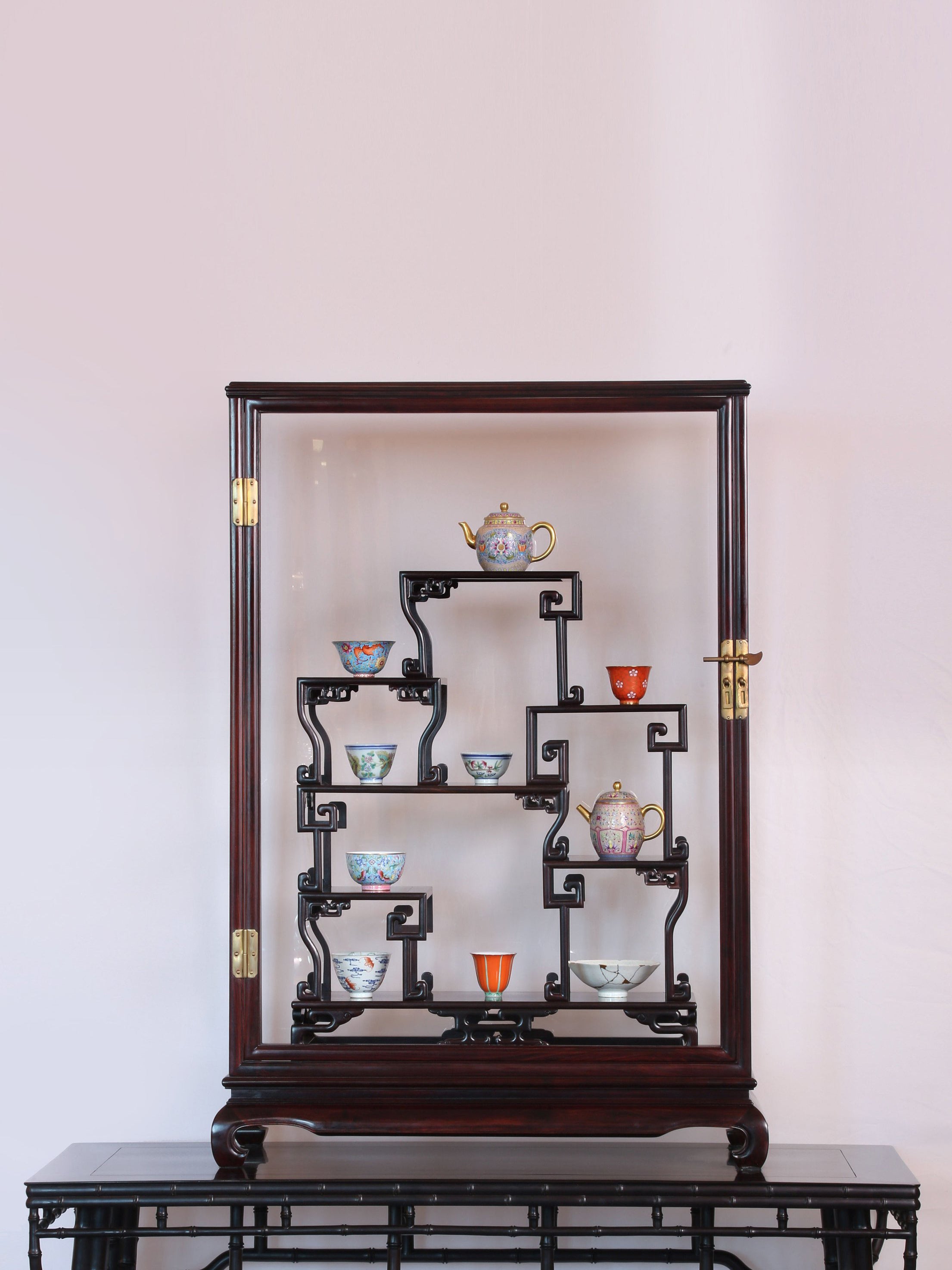 Antique tea ware rack in Daya Hall