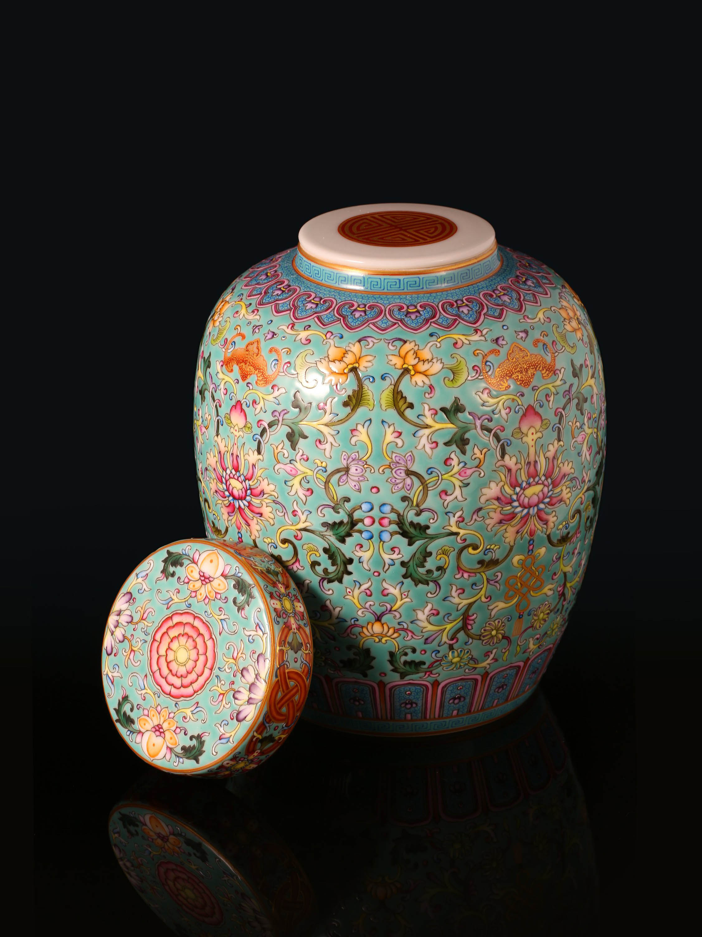 Dayazhai Enamel-Painted Fortune and Prosperity Jar with the Character "Tian"