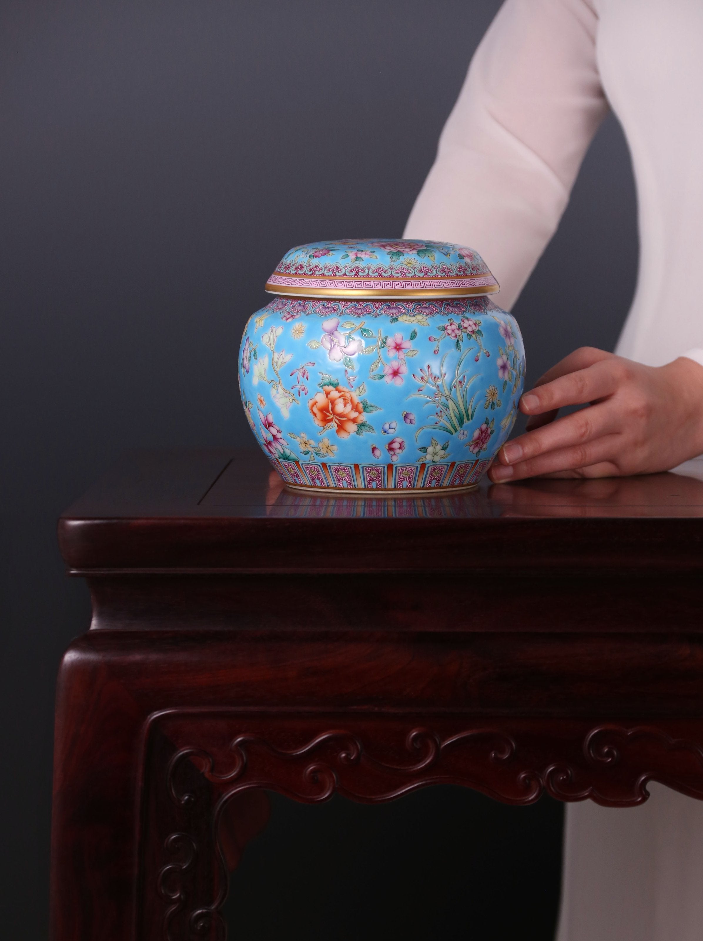 Dayazhai Enamel Floral Drum-Shaped Tea Canister