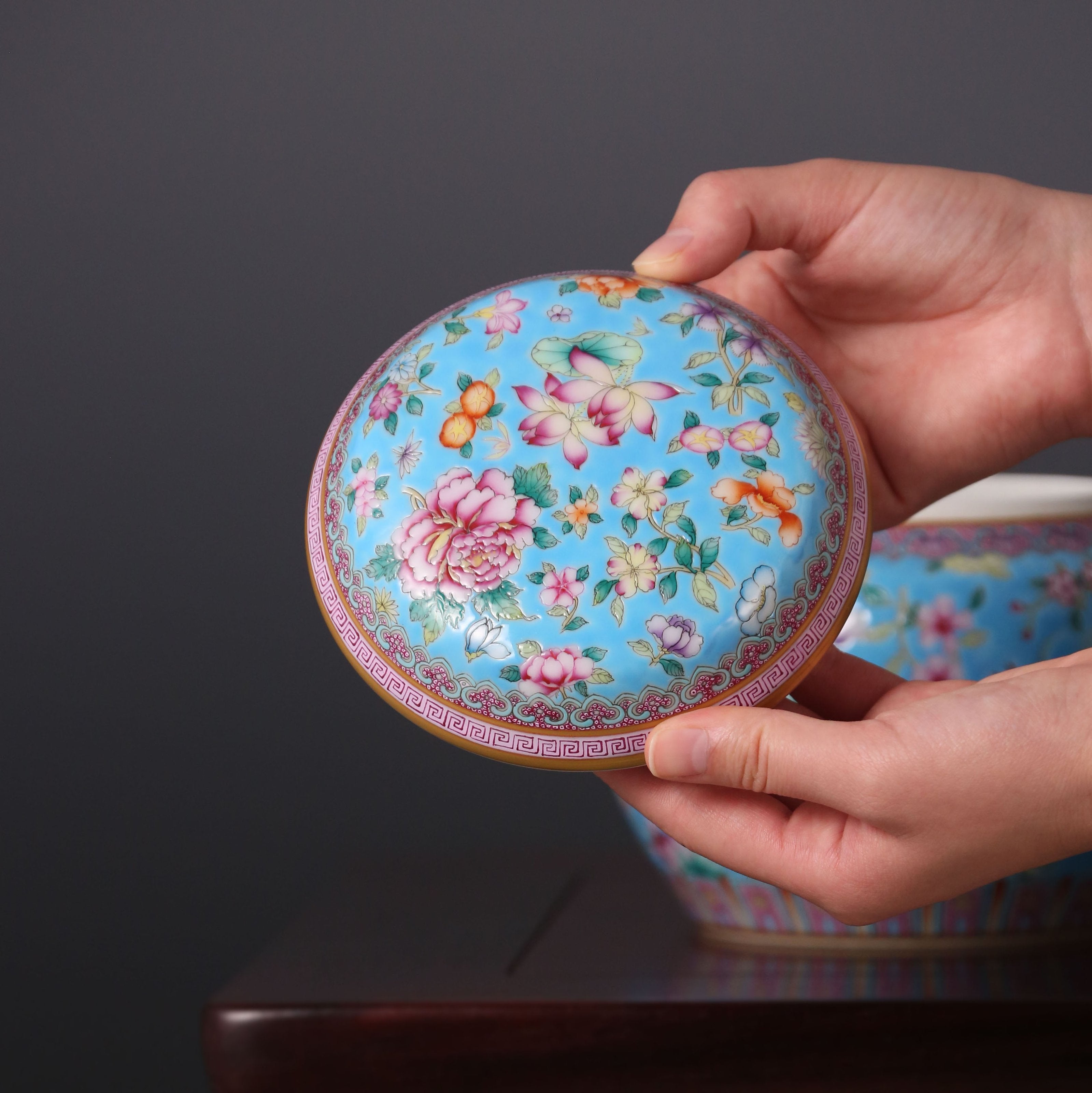 Dayazhai Enamel Floral Drum-Shaped Tea Canister