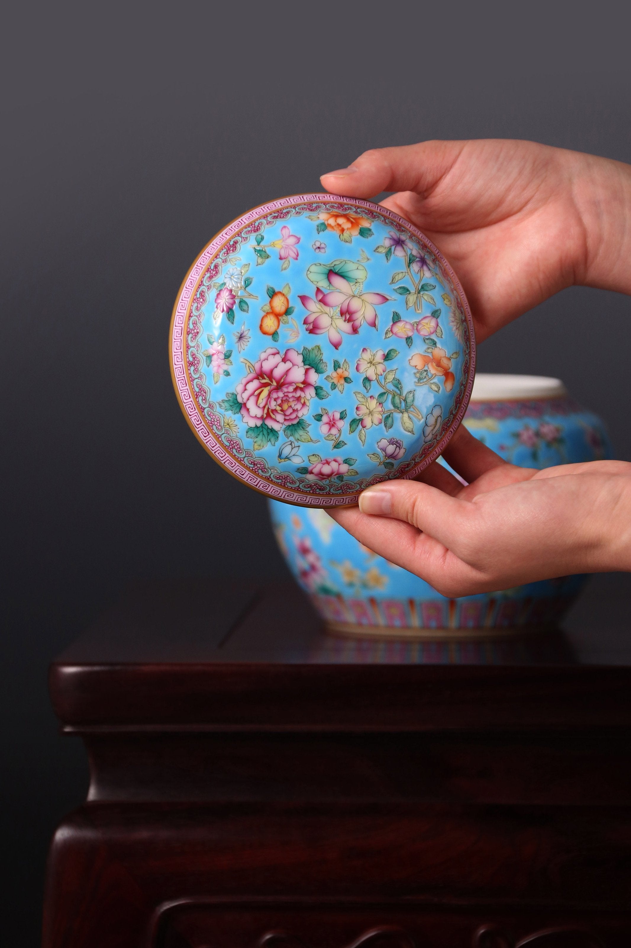 Dayazhai Enamel Floral Drum-Shaped Tea Canister