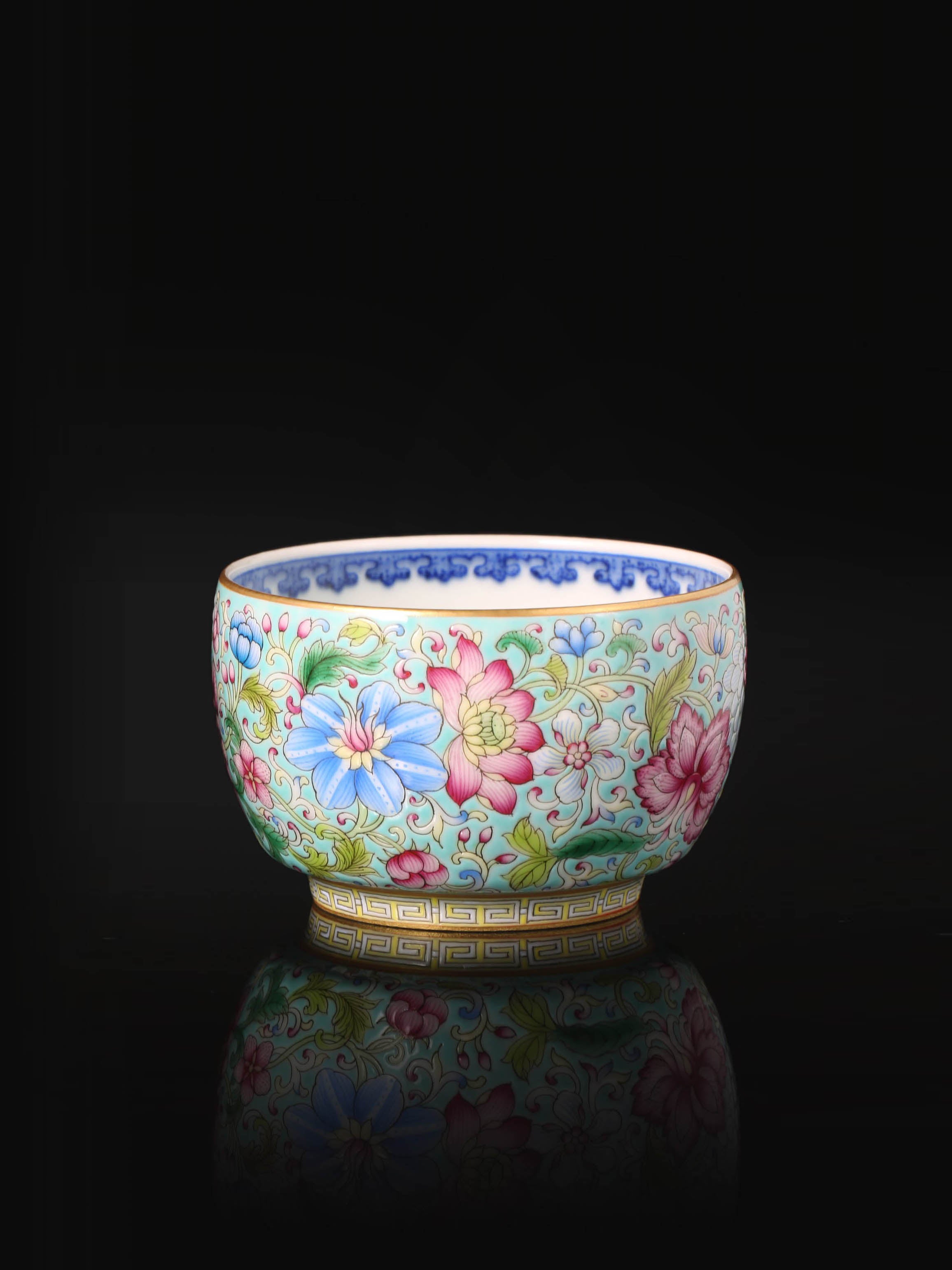 Dayazhai Enamel-Painted Blue and White Floral Pattern Cup
