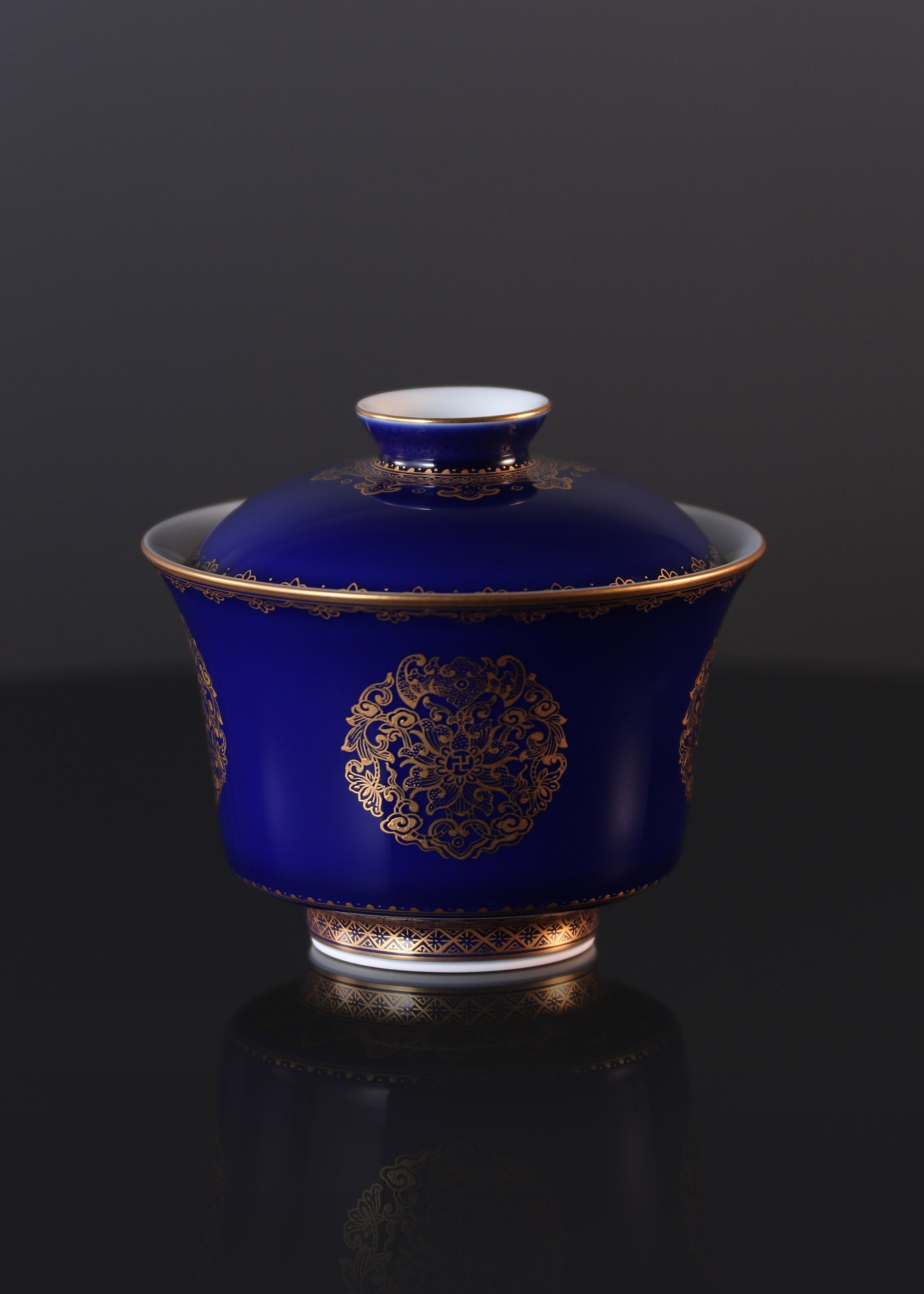 A covered bowl/cup inscribed with the three elements of longevity, health, and happiness, made of gold and emerald.