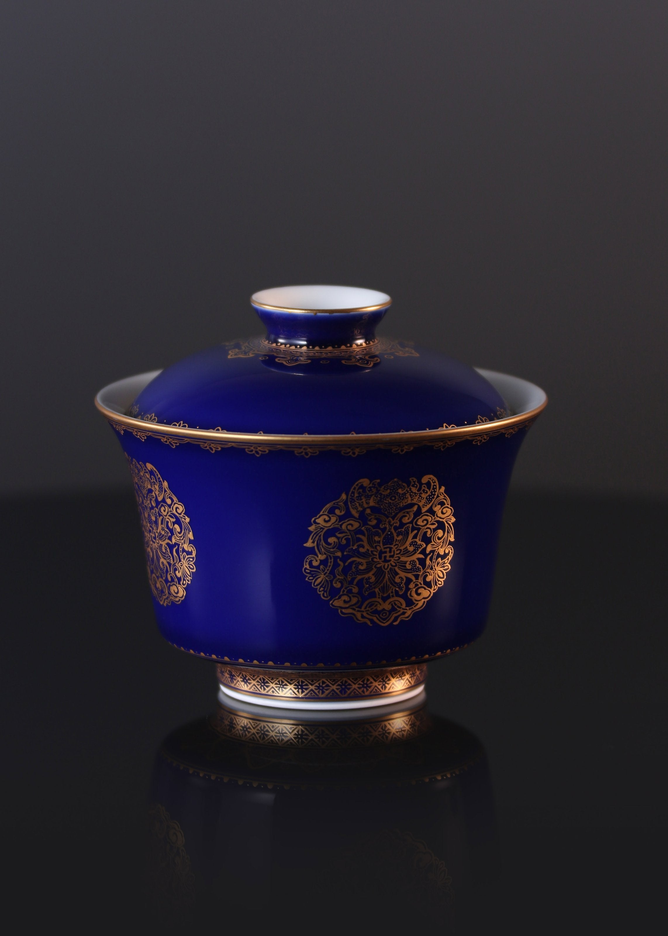 A covered bowl/cup inscribed with the three elements of longevity, health, and happiness, made of gold and emerald.