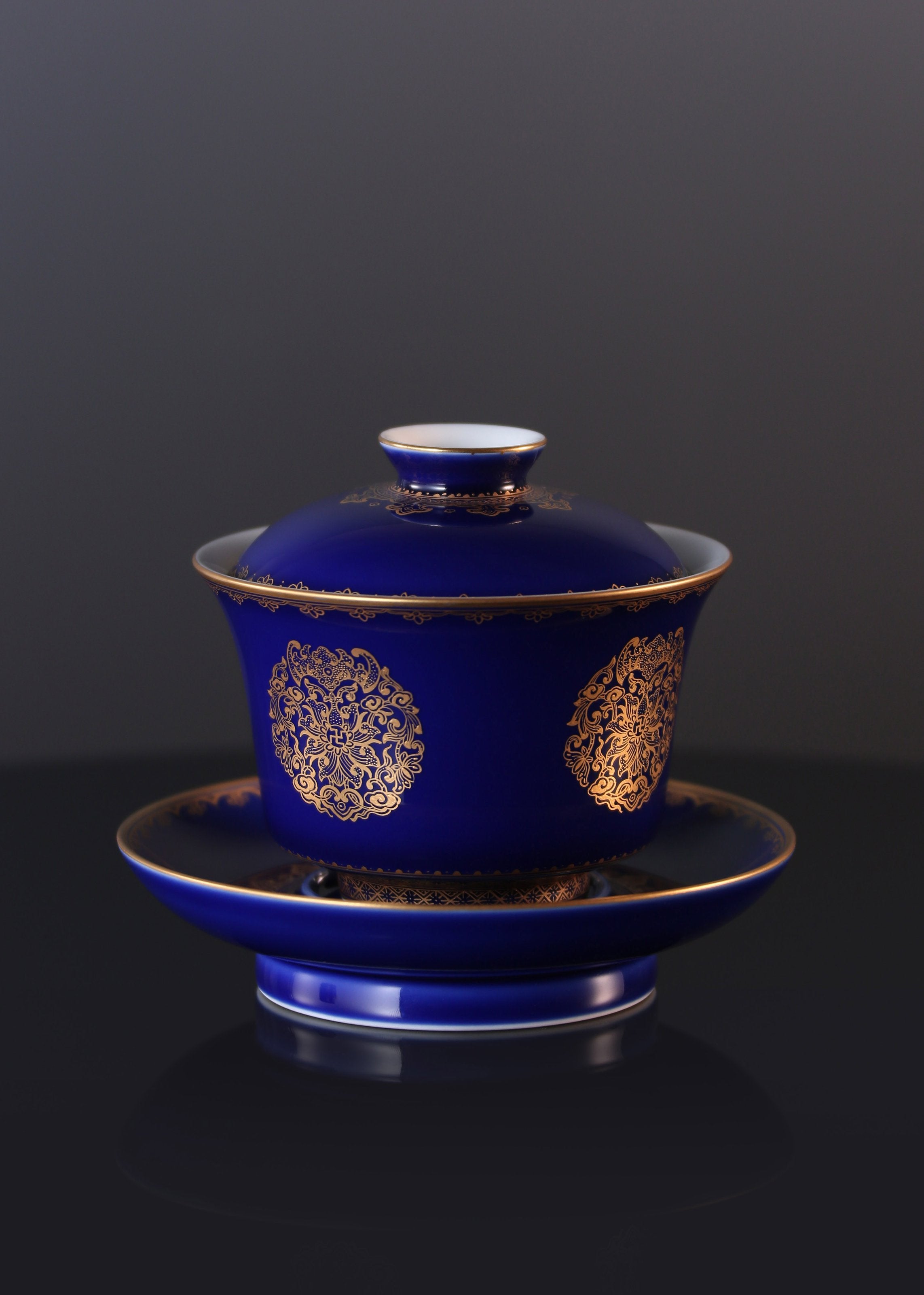 A covered bowl/cup inscribed with the three elements of longevity, health, and happiness, made of gold and emerald.