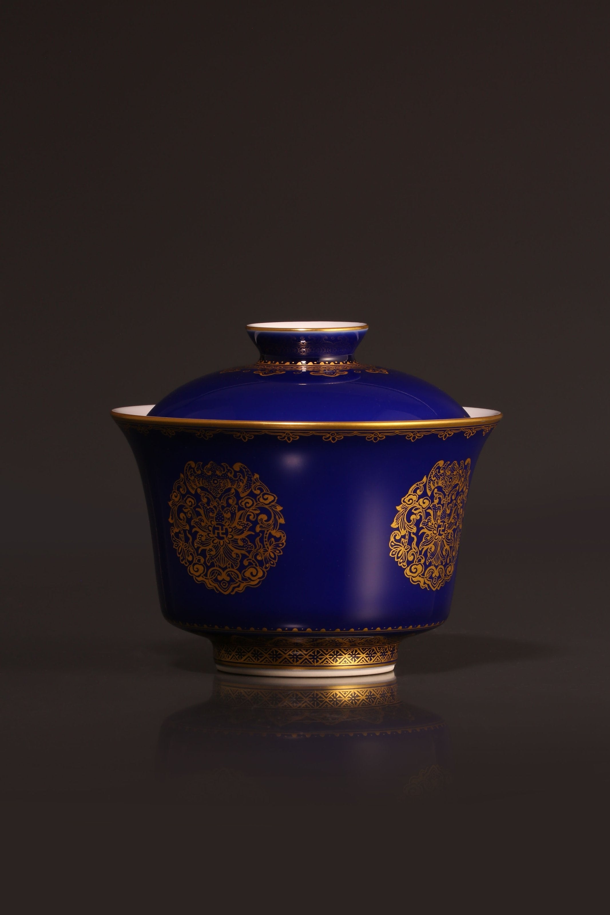 A covered bowl/cup inscribed with the three elements of longevity, health, and happiness, made of gold and emerald.