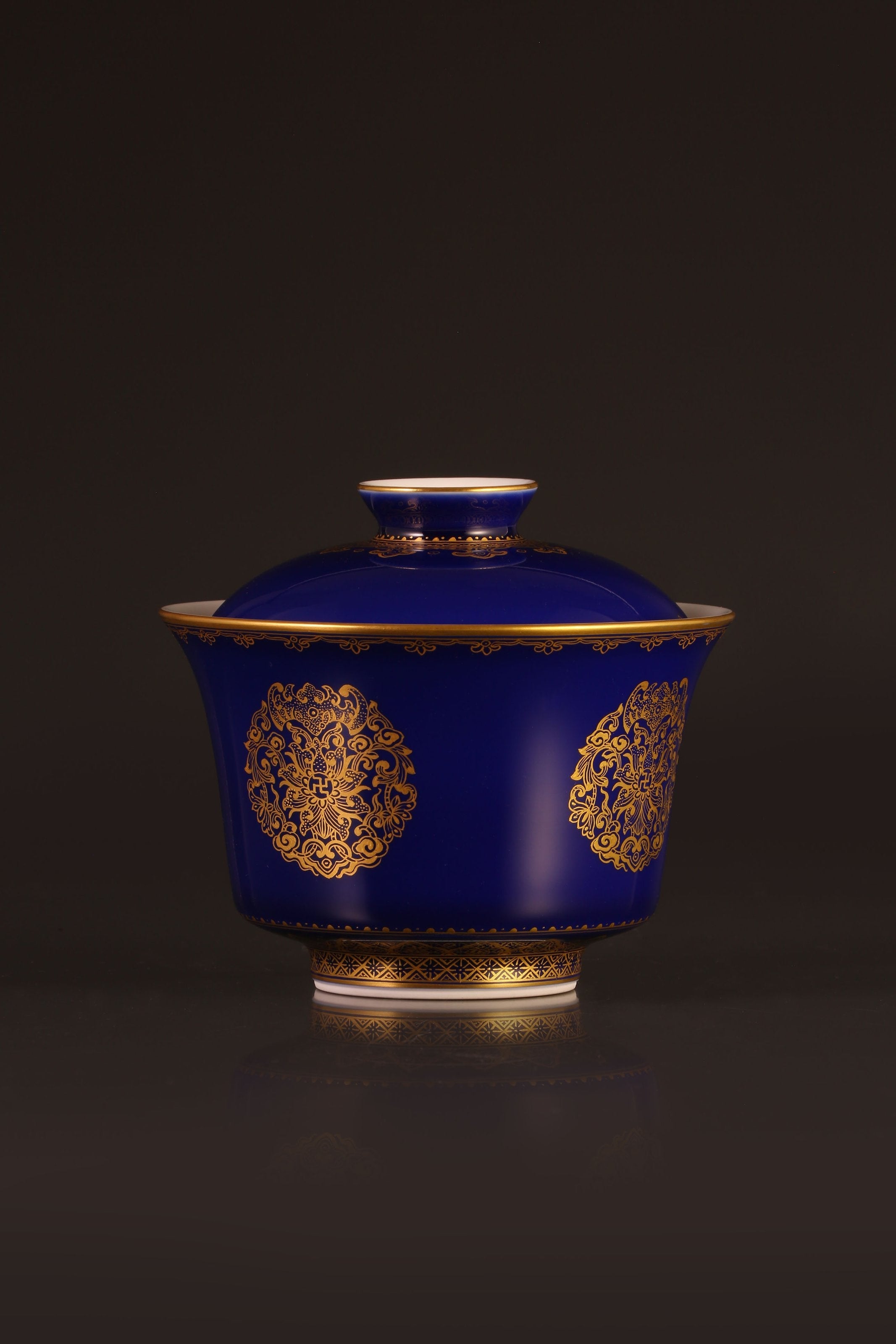 A covered bowl/cup inscribed with the three elements of longevity, health, and happiness, made of gold and emerald.