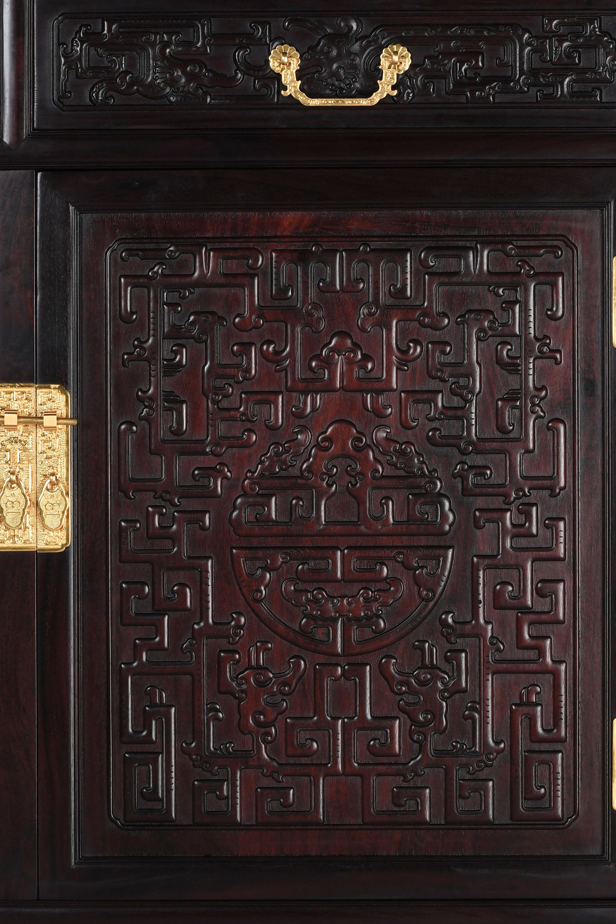 Carved dragon pattern bookcase