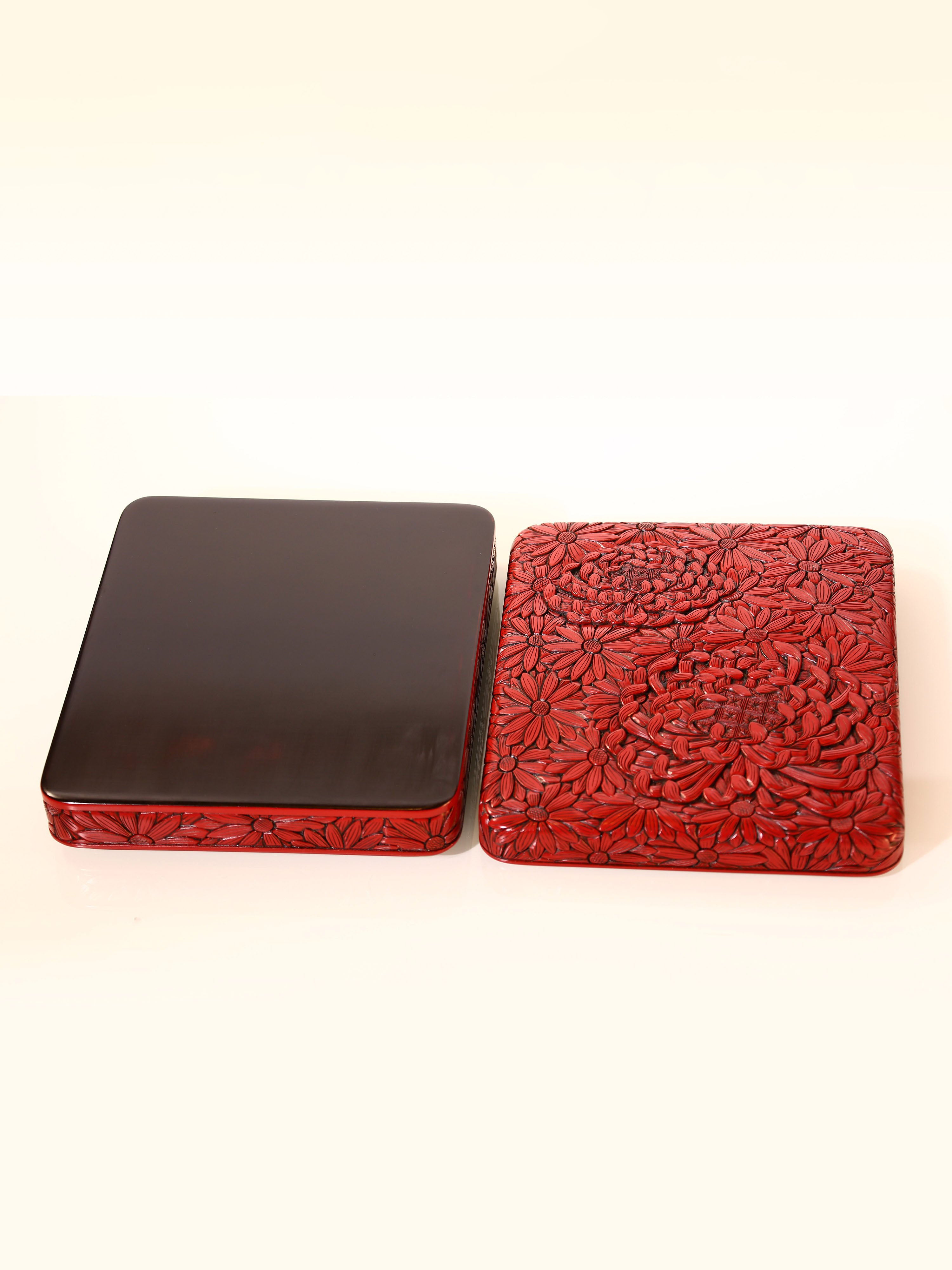 Japanese-style carved chrysanthemum box