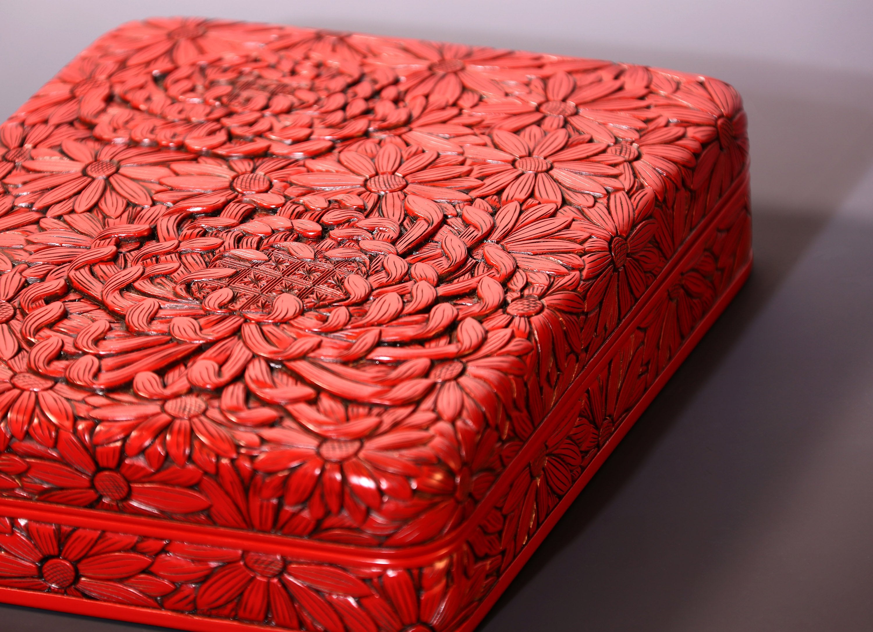 Japanese-style carved chrysanthemum box