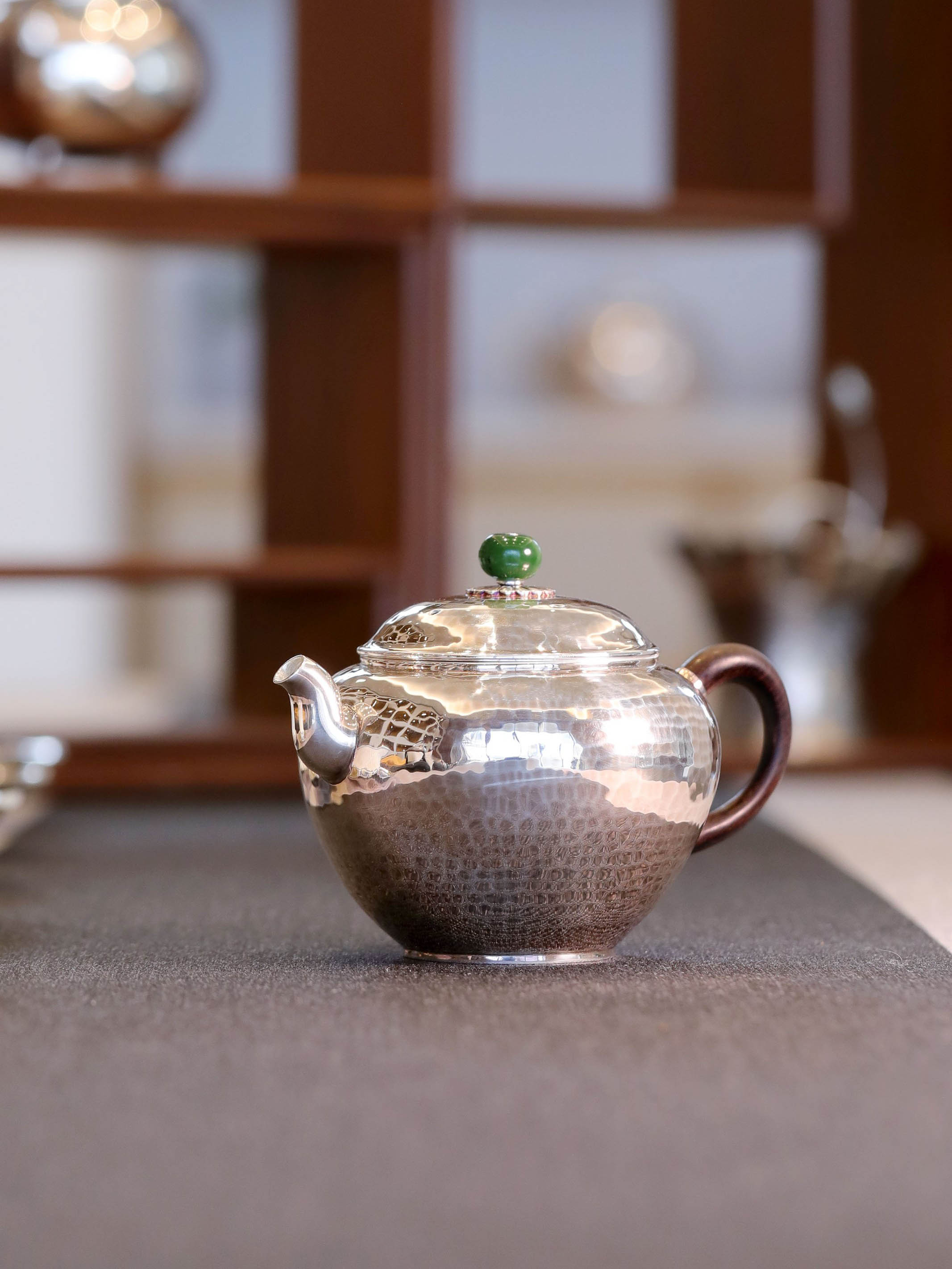 Pick a teapot with plain noodles/chopped raisins/grapes