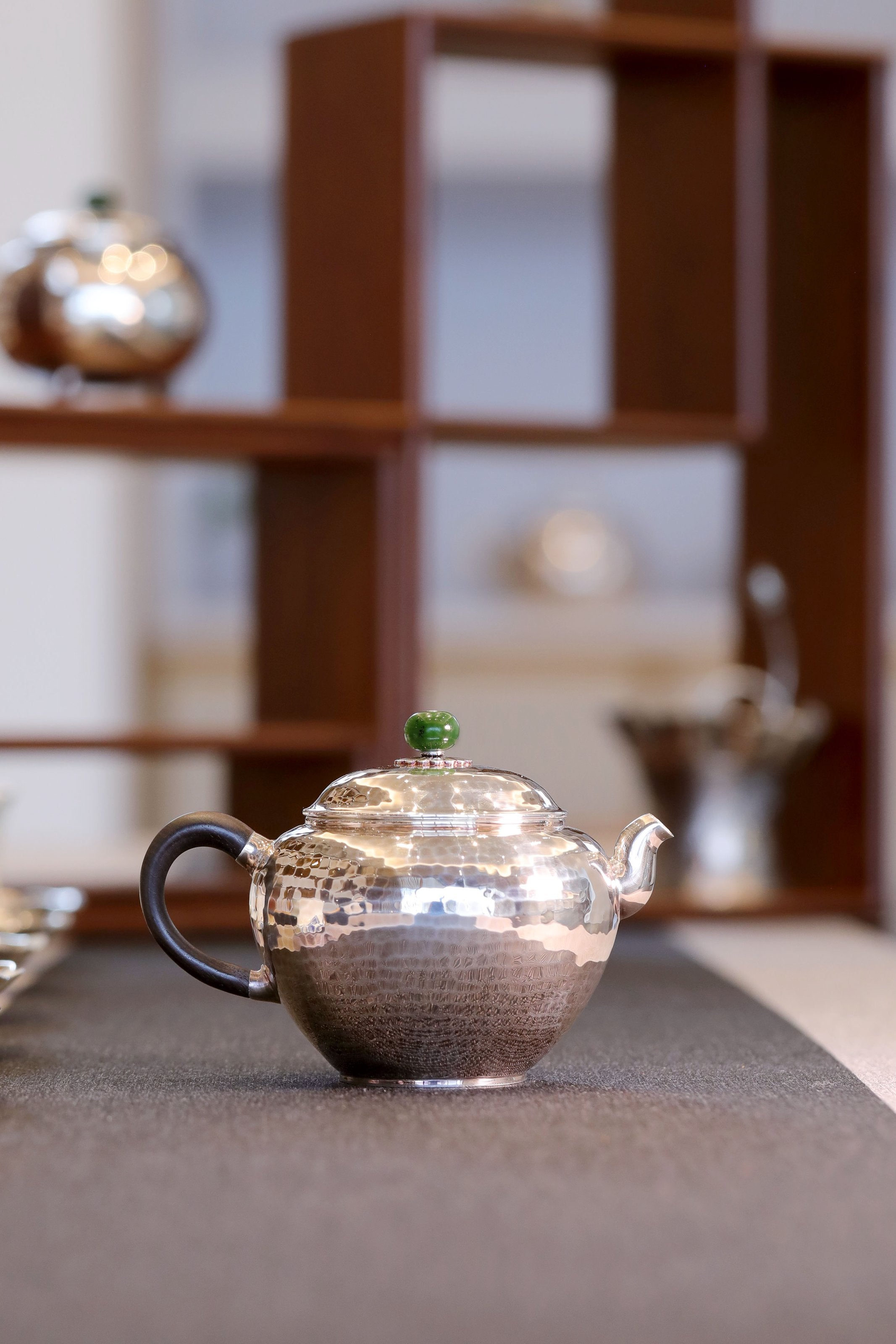 Pick a teapot with plain noodles/chopped raisins/grapes