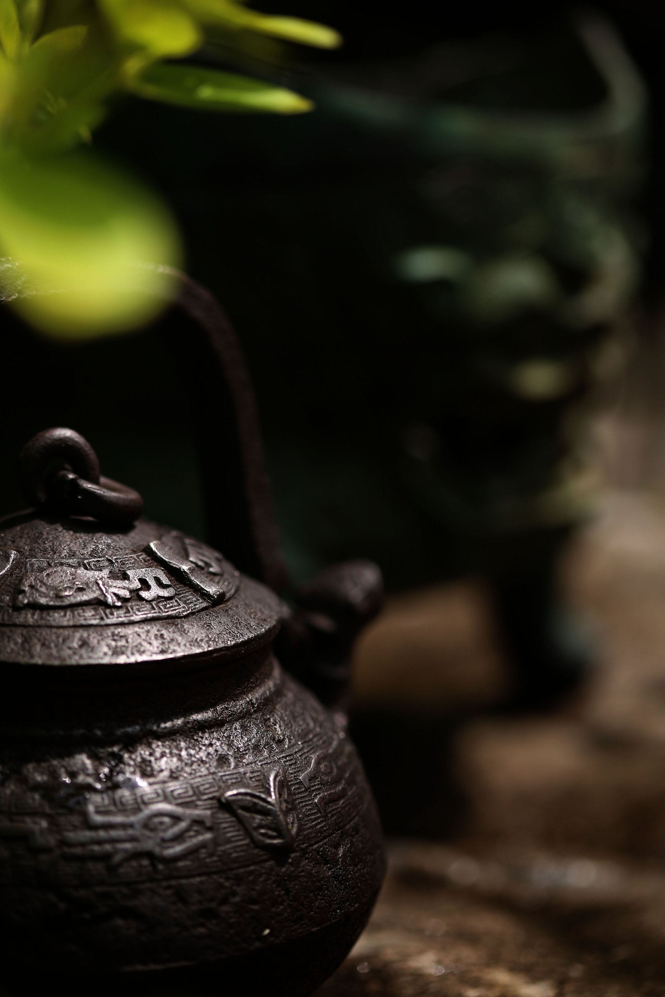 Second Generation Qin Zangliu / First Generation Zangliu Beast Mouth Iron Kettle