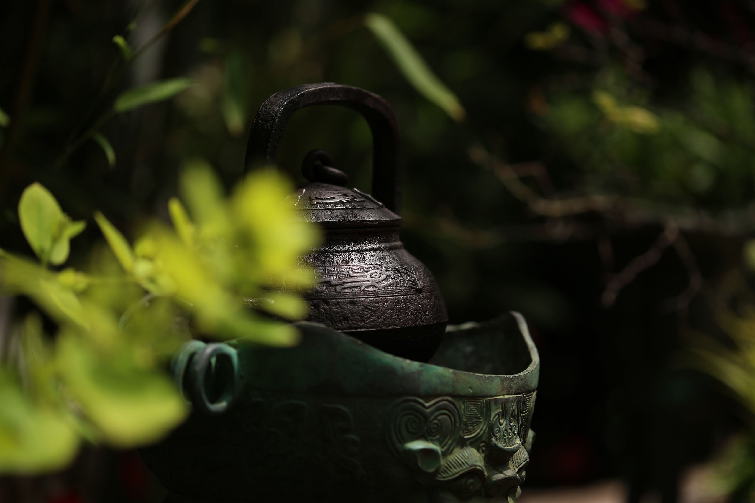 Second Generation Qin Zangliu / First Generation Zangliu Beast Mouth Iron Kettle