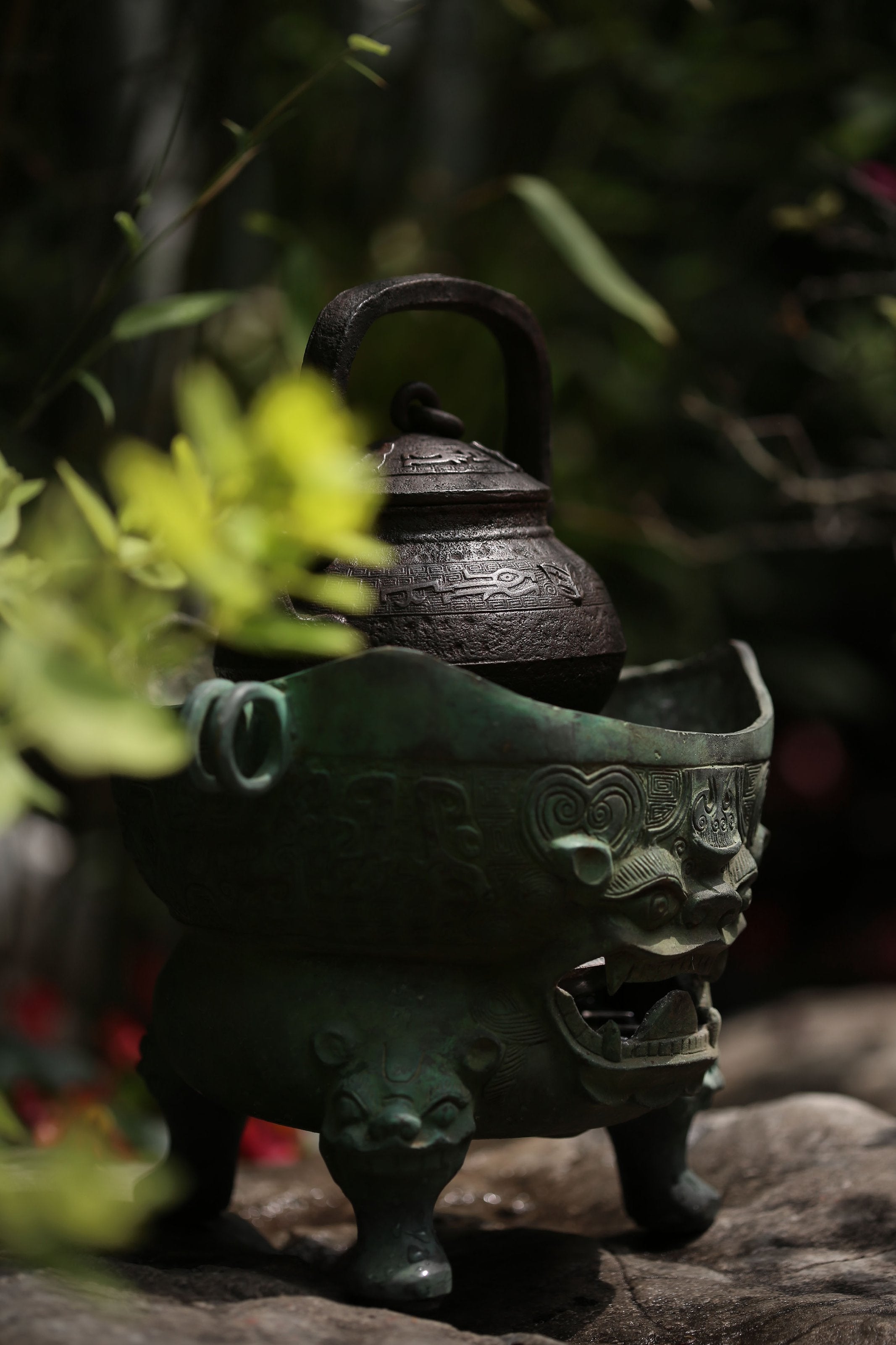 Second Generation Qin Zangliu / First Generation Zangliu Beast Mouth Iron Kettle
