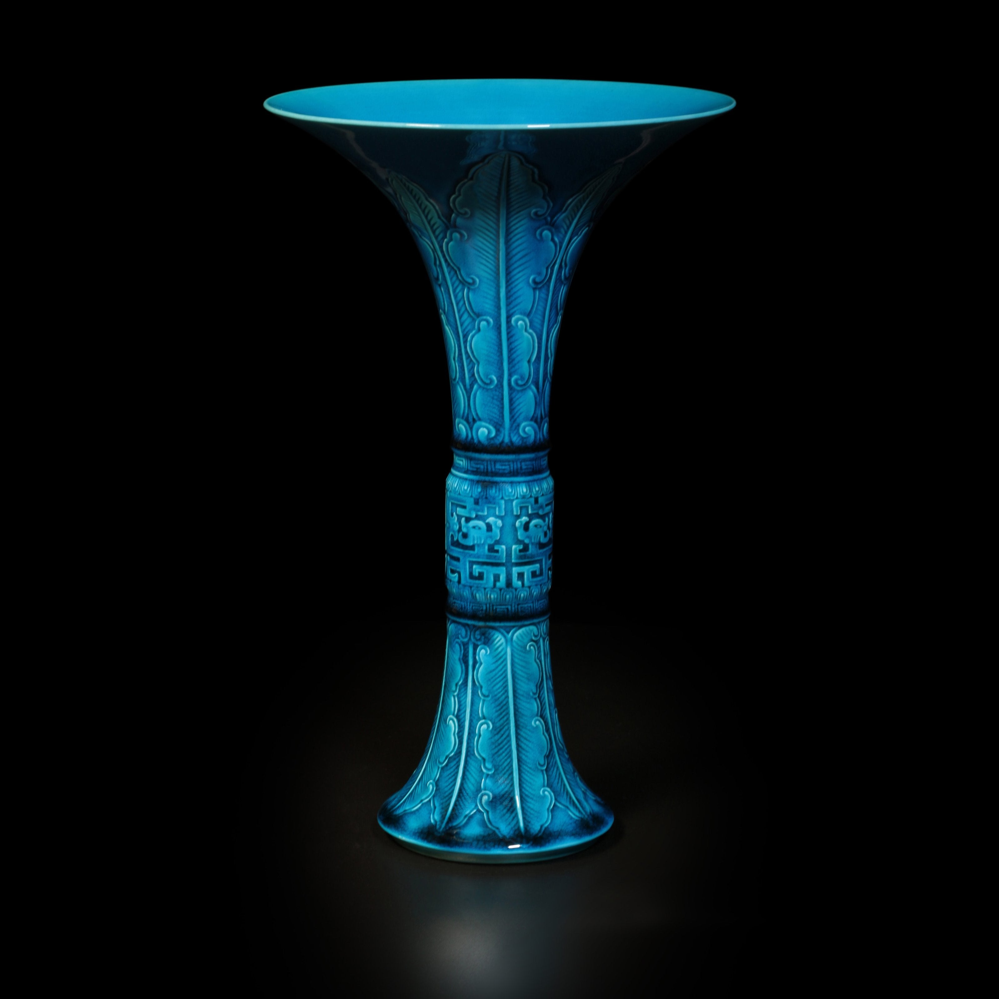 Tu Jinghua's jade-inlaid arched banana leaf and kui pattern gu