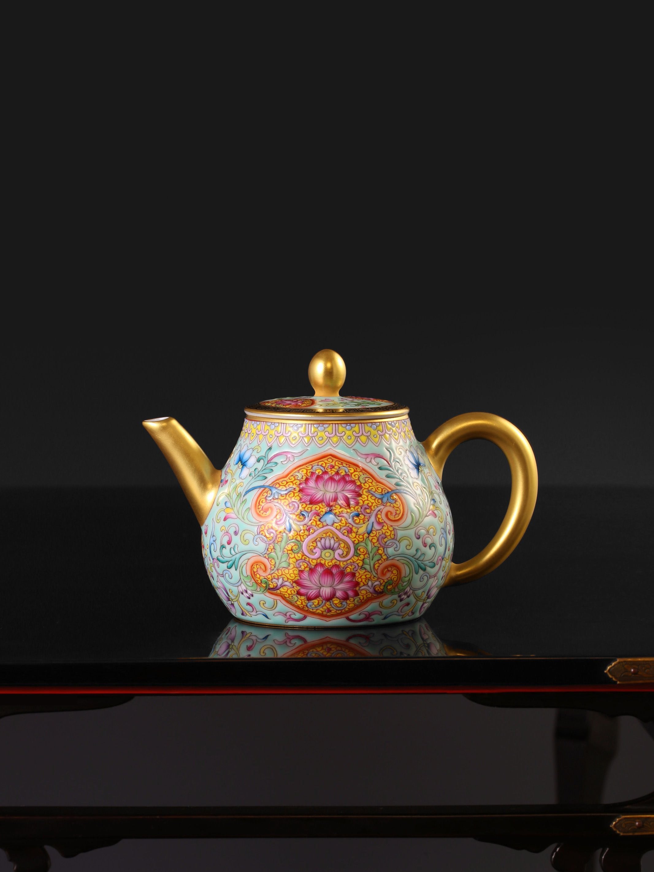 Dayazhai Enamel Lotus Pattern Teapot