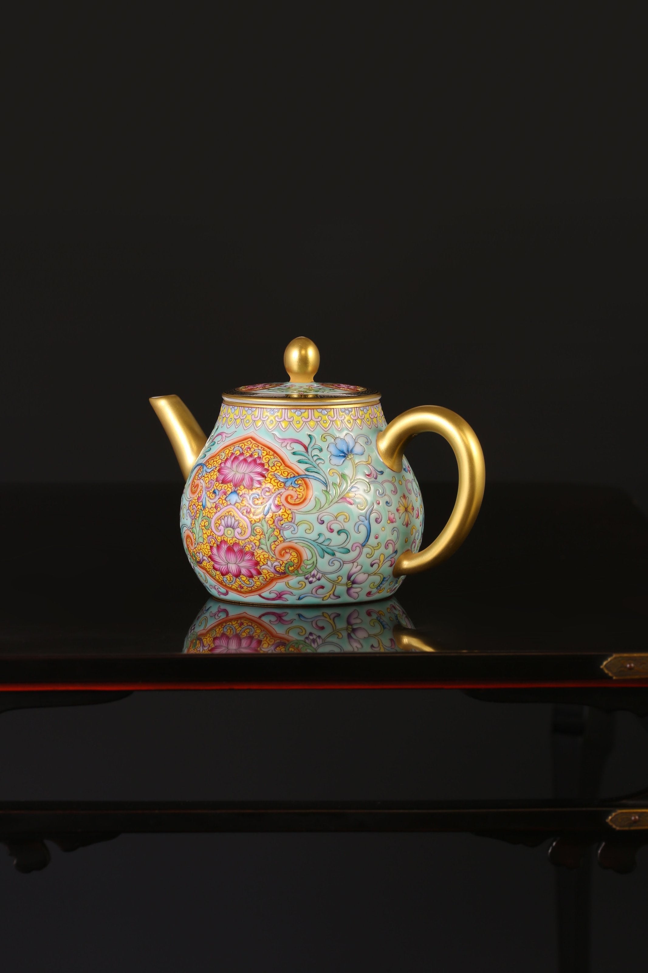 Dayazhai Enamel Lotus Pattern Teapot
