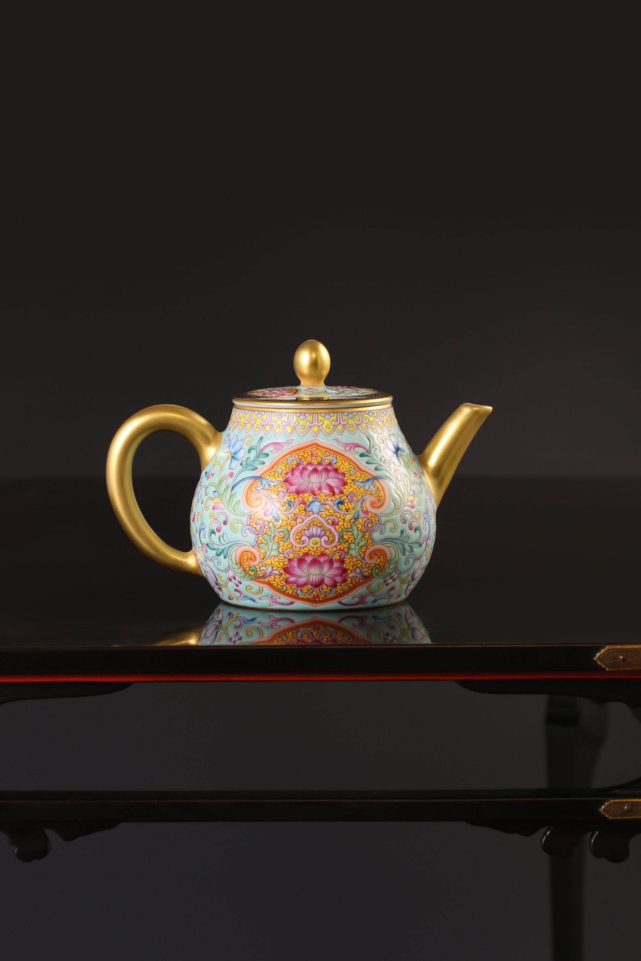 Dayazhai Enamel Lotus Pattern Teapot
