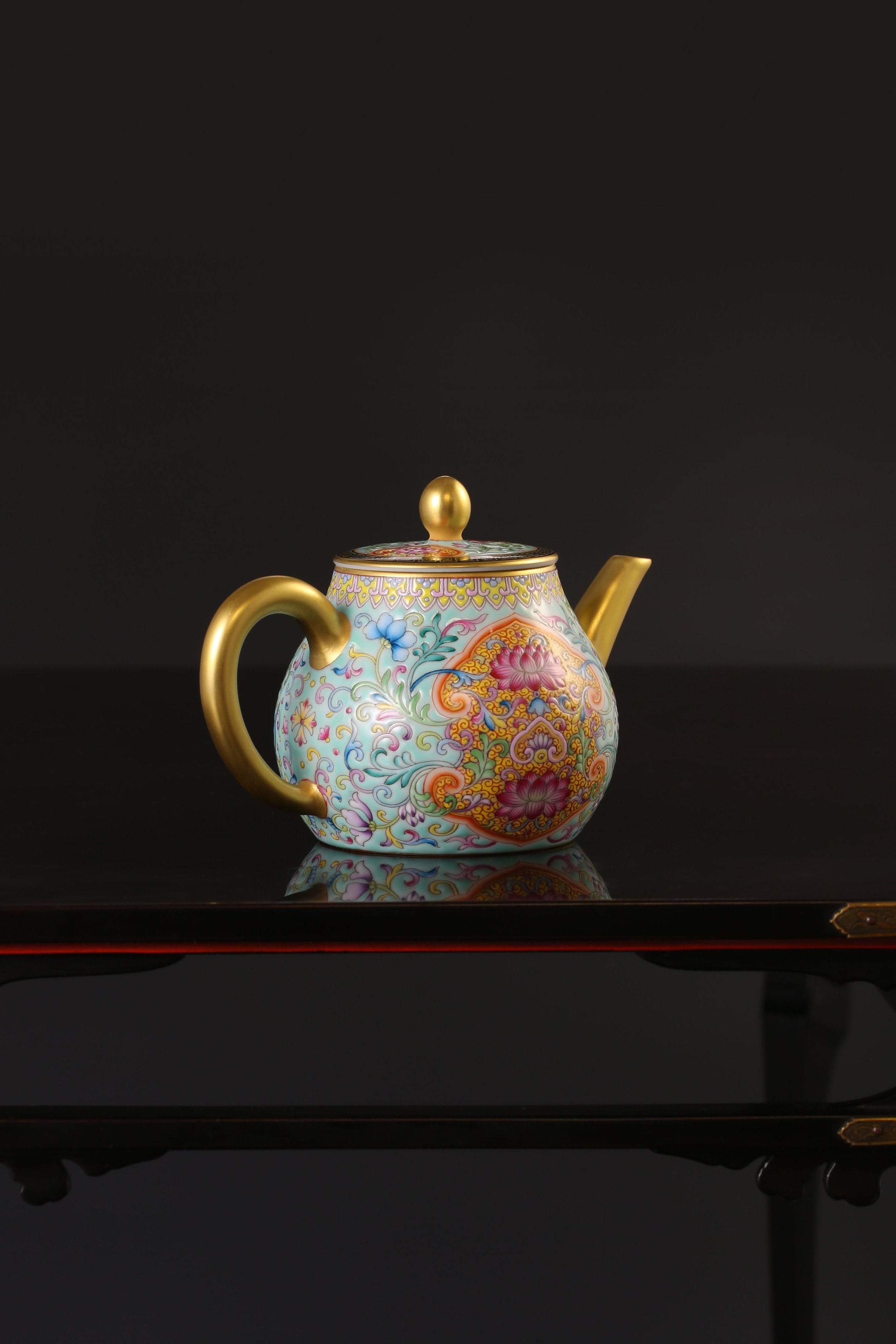 Dayazhai Enamel Lotus Pattern Teapot