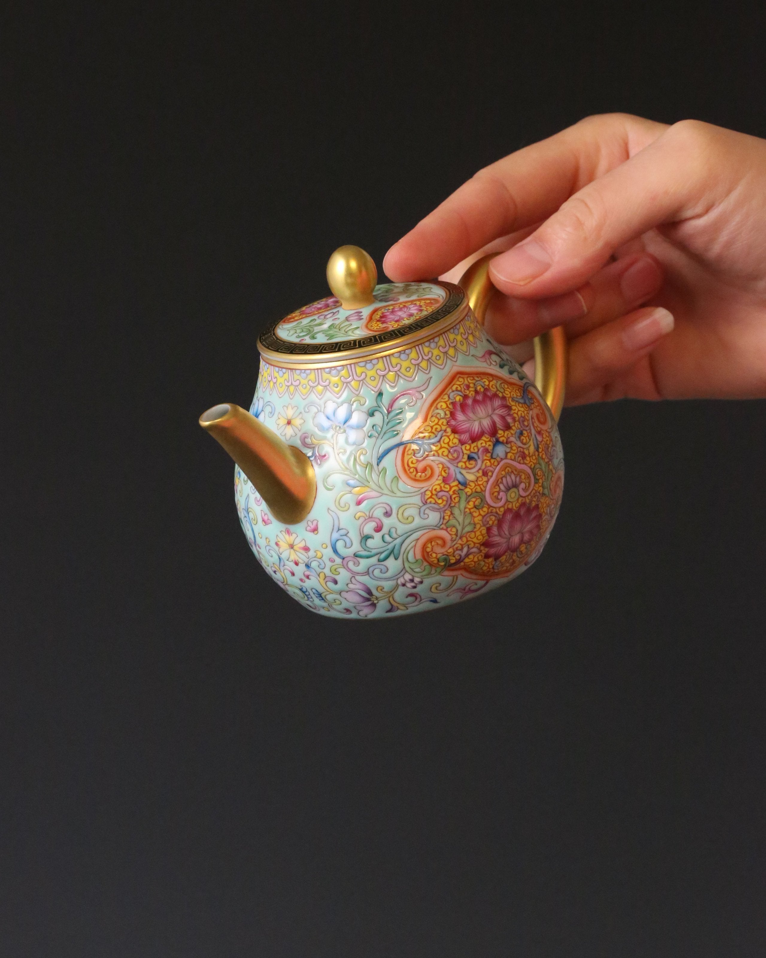 Dayazhai Enamel Lotus Pattern Teapot
